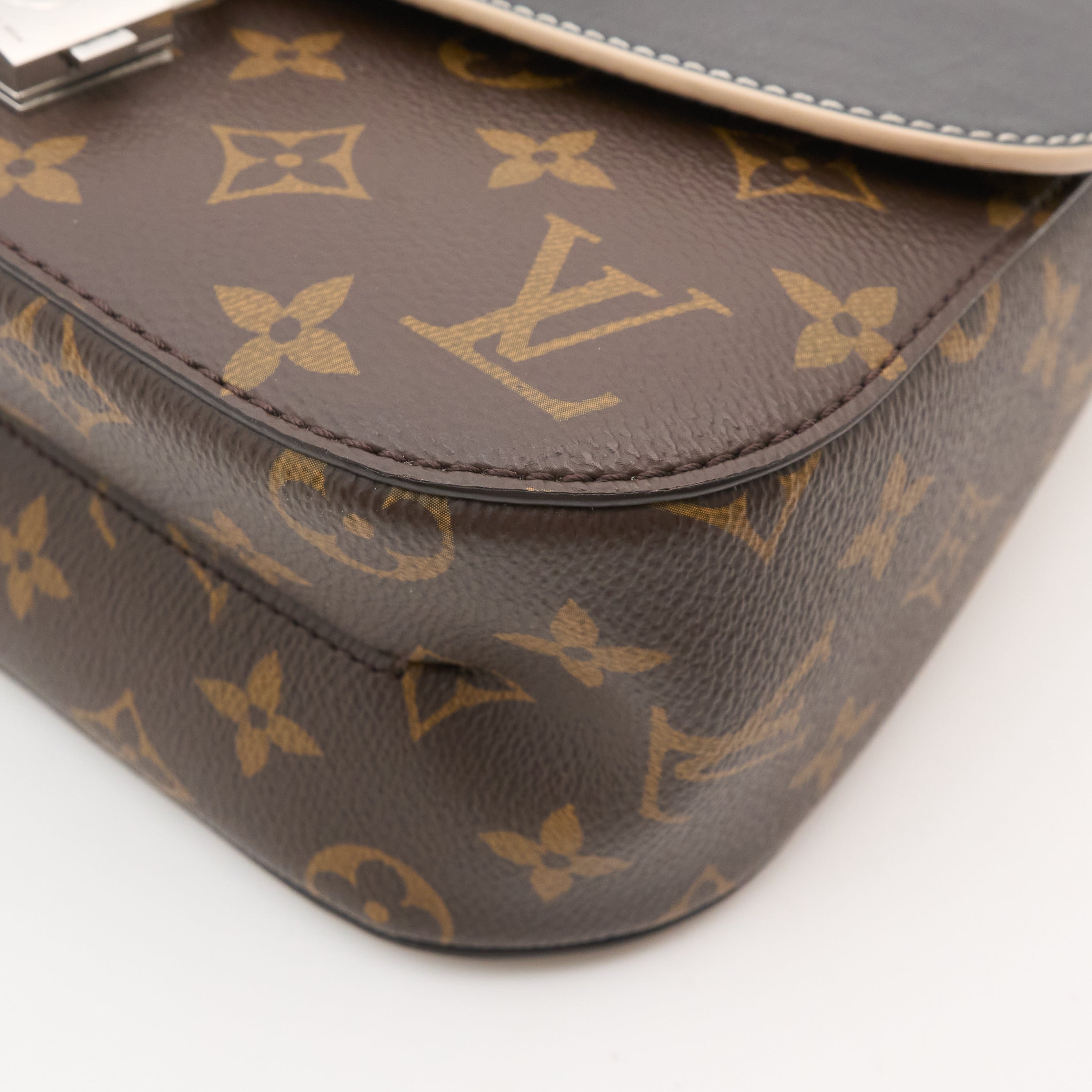Louis Vuitton Chain It Bag