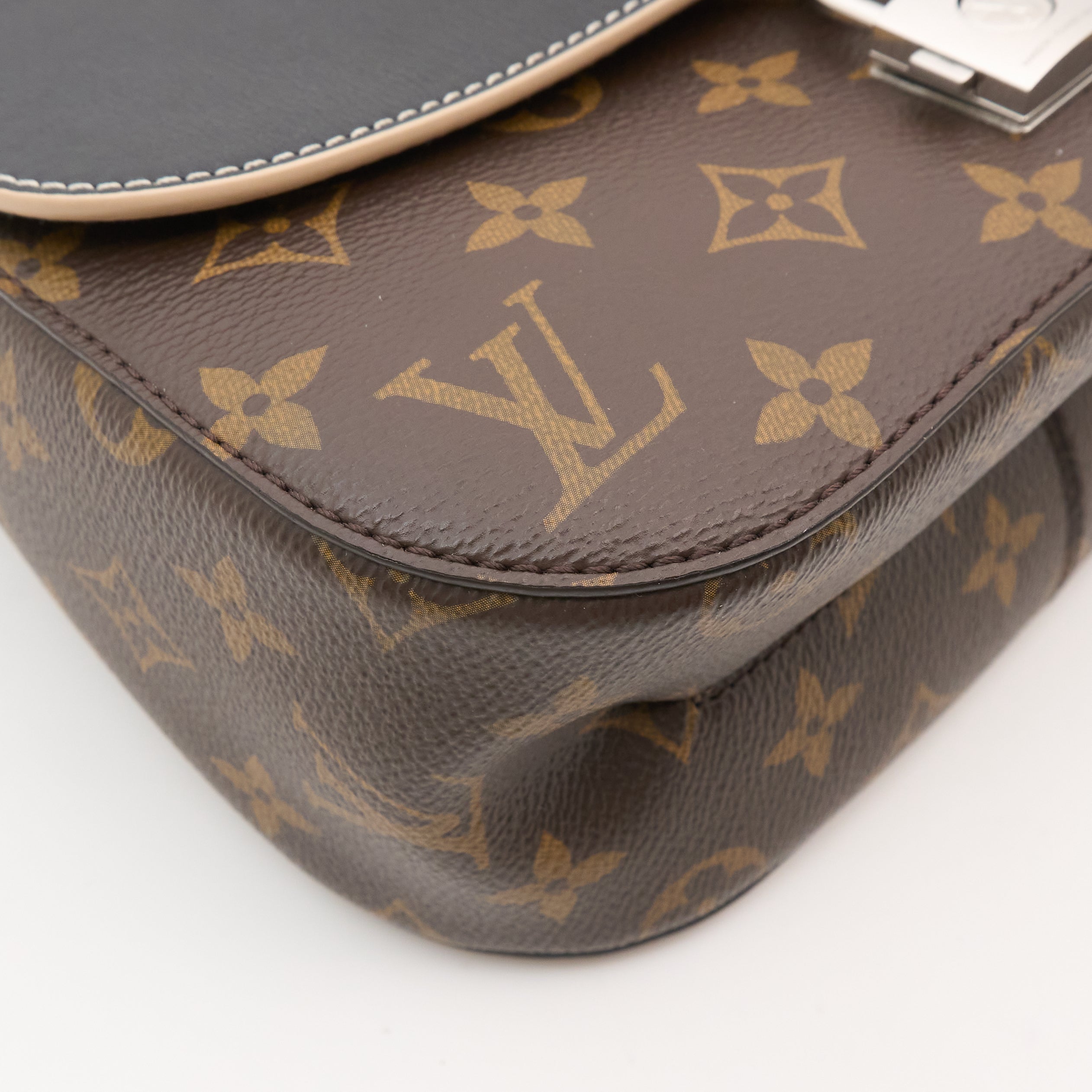 Louis Vuitton Chain It Bag