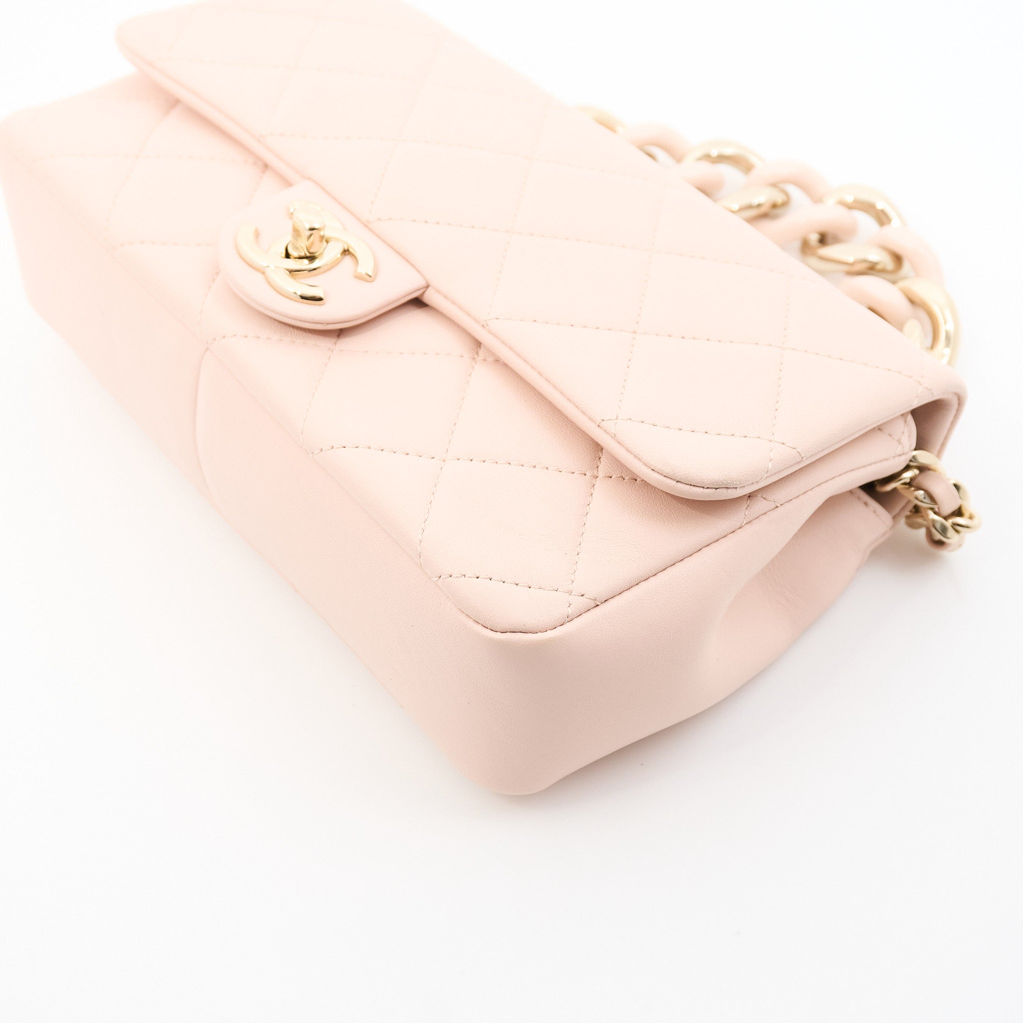 Chanel 22C Medium Flap Bag With Top Handle Pink LGHW