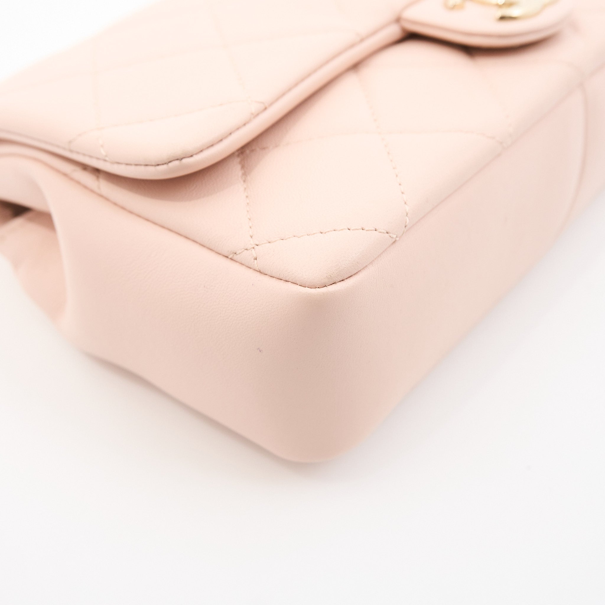 Chanel 22C Medium Flap Bag With Top Handle Pink LGHW