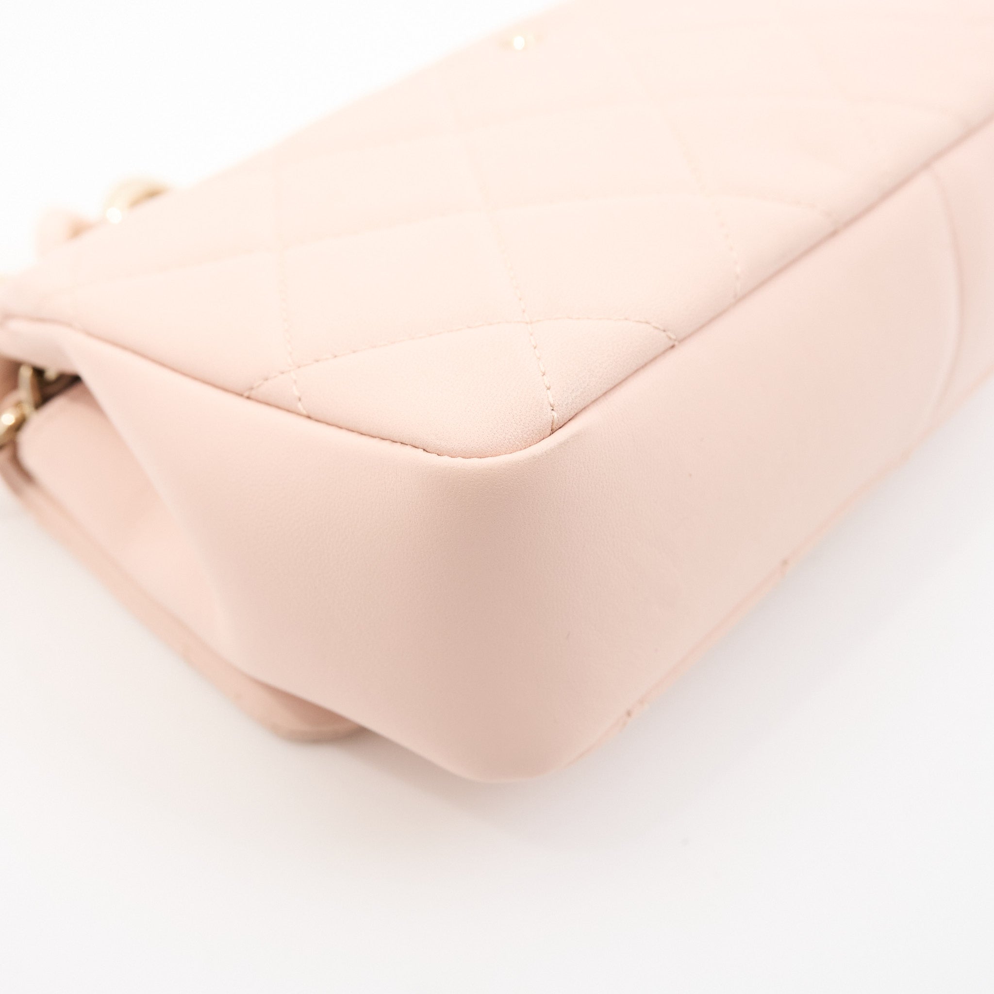 Chanel 22C Medium Flap Bag With Top Handle Pink LGHW