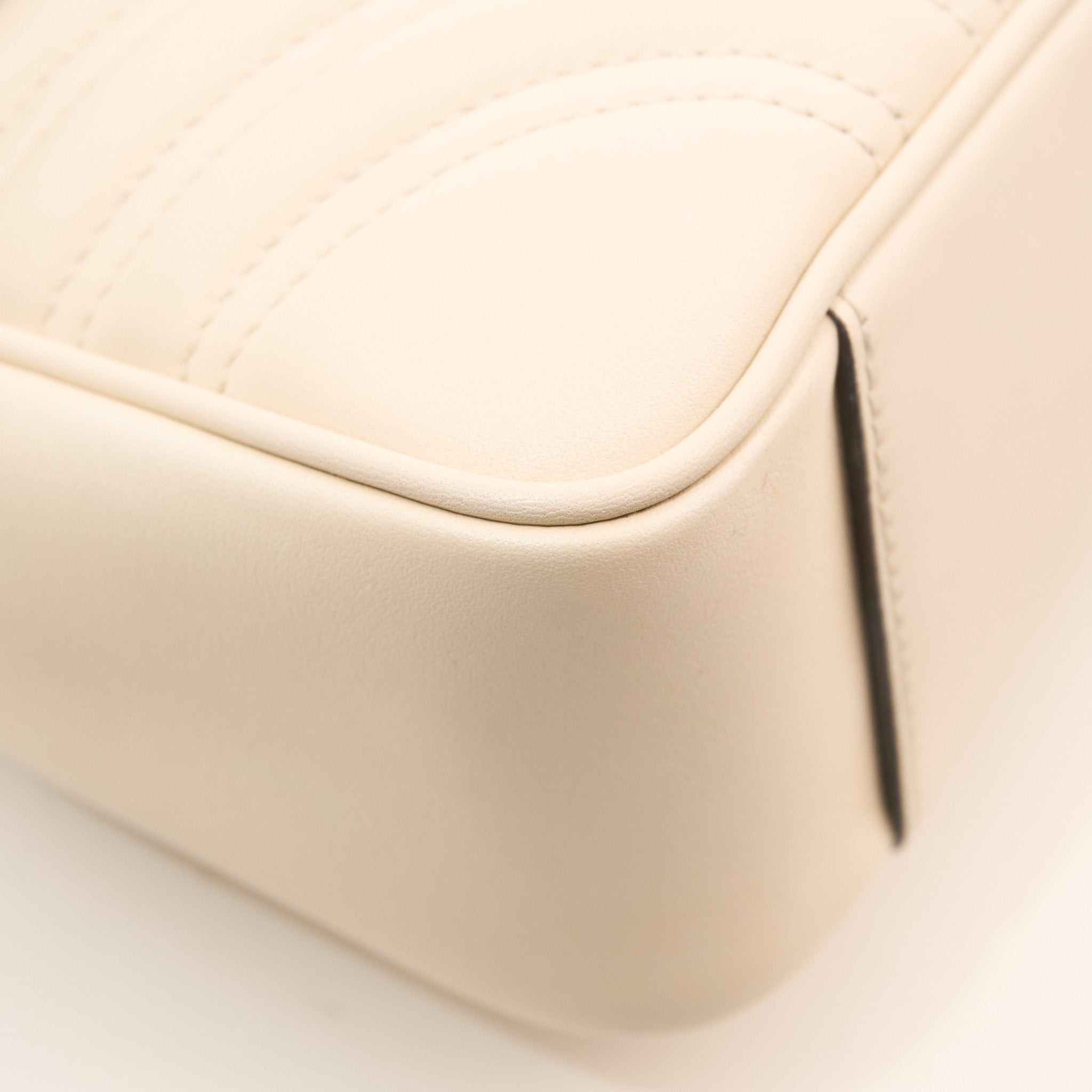 Gucci GG Marmont Small Matelassé Shoulder Flap Bag White
