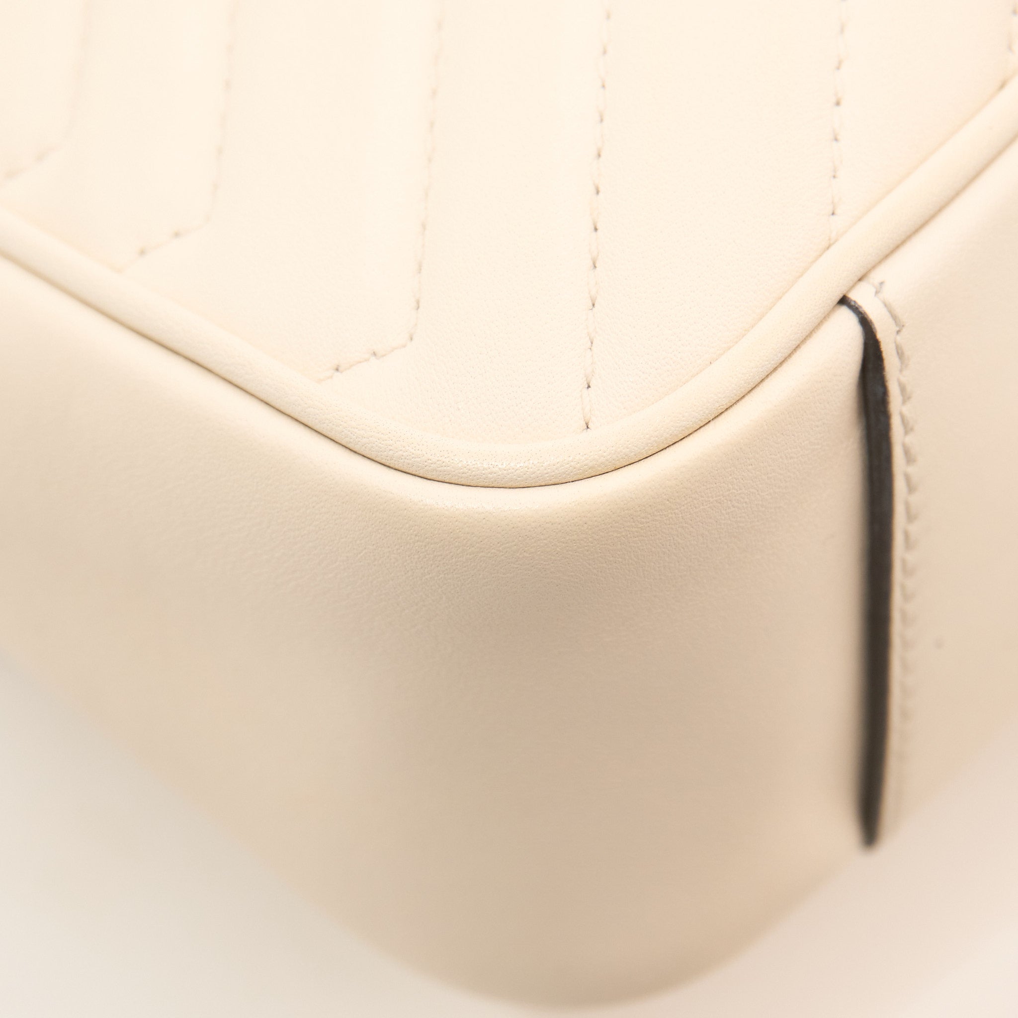 Gucci GG Marmont Small Matelassé Shoulder Flap Bag White