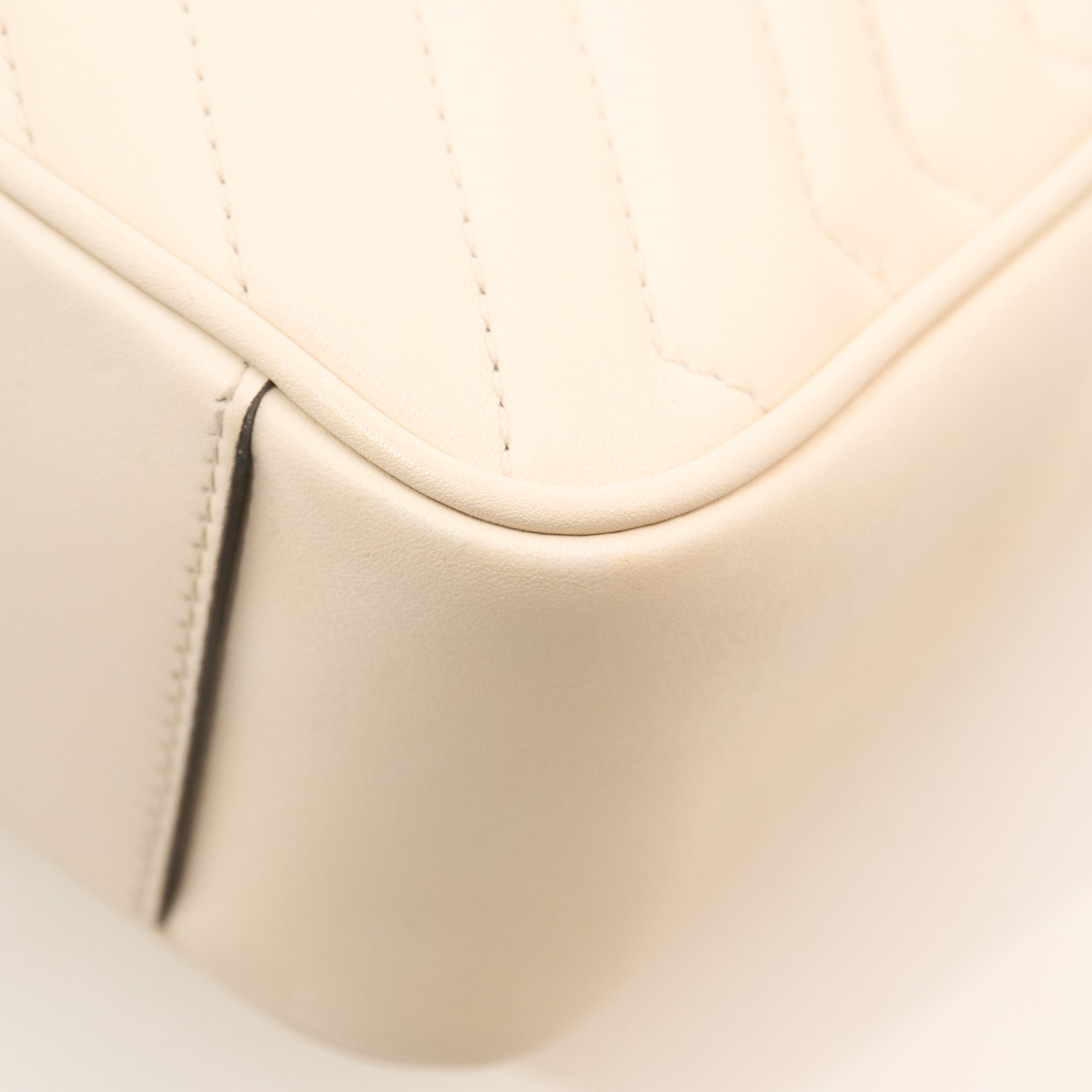 Gucci GG Marmont Small Matelassé Shoulder Flap Bag White