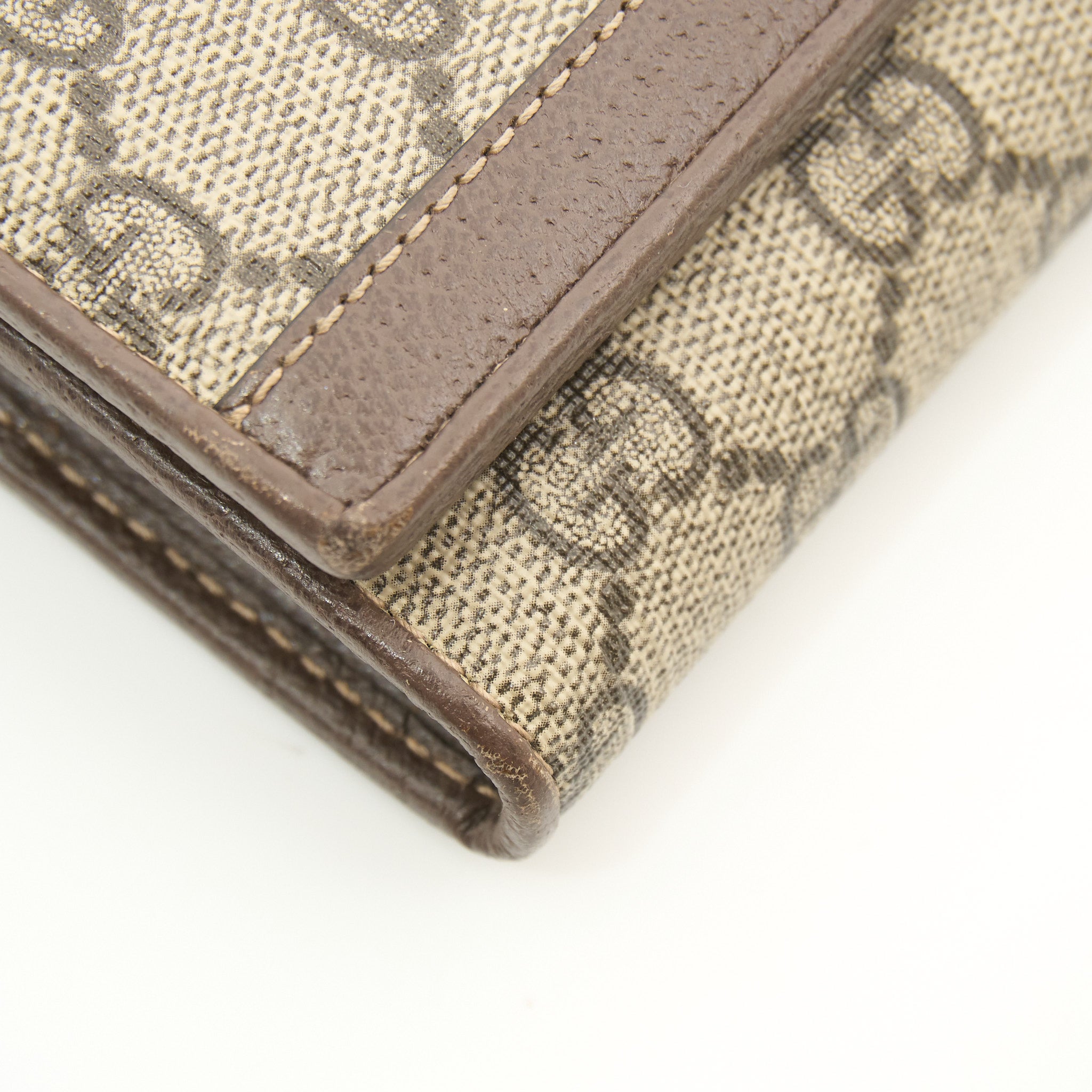 Gucci GG Supreme Wallet on Chain