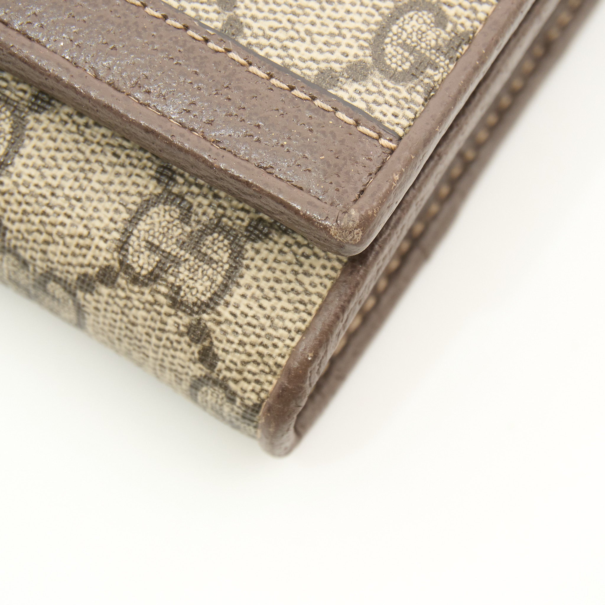 Gucci GG Supreme Wallet on Chain