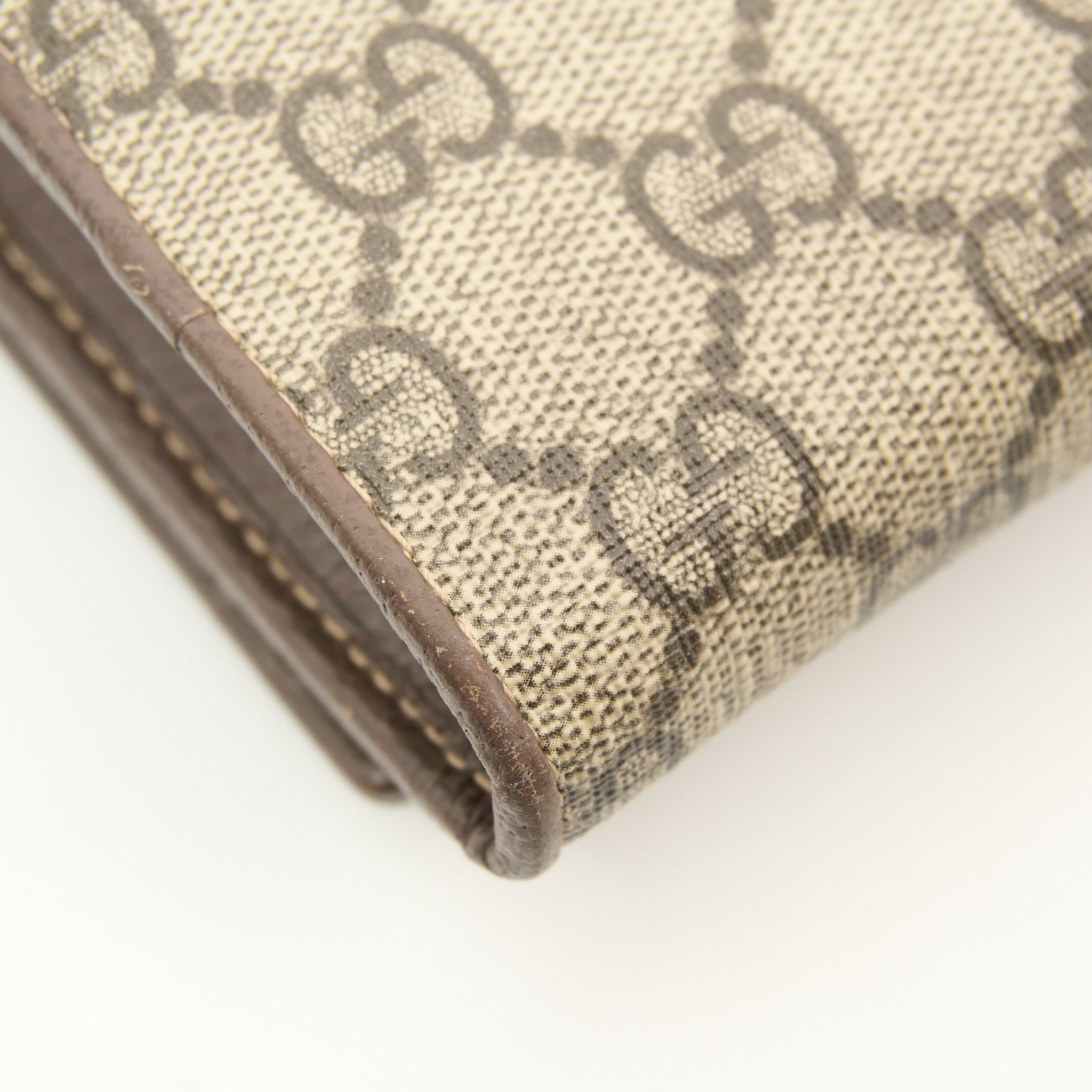 Gucci GG Supreme Wallet on Chain