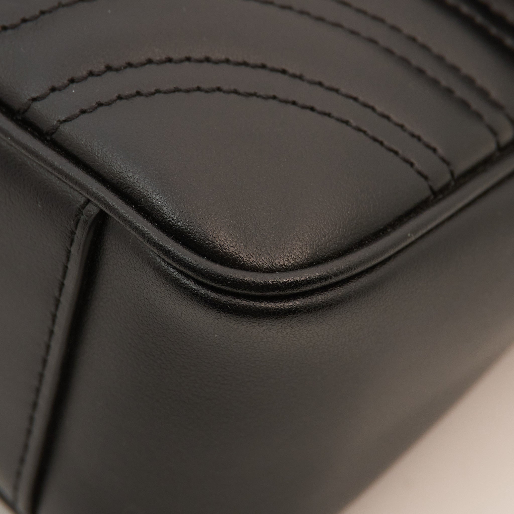 Gucci GG Marmont Small Matelassé Shoulder Flap Bag Black
