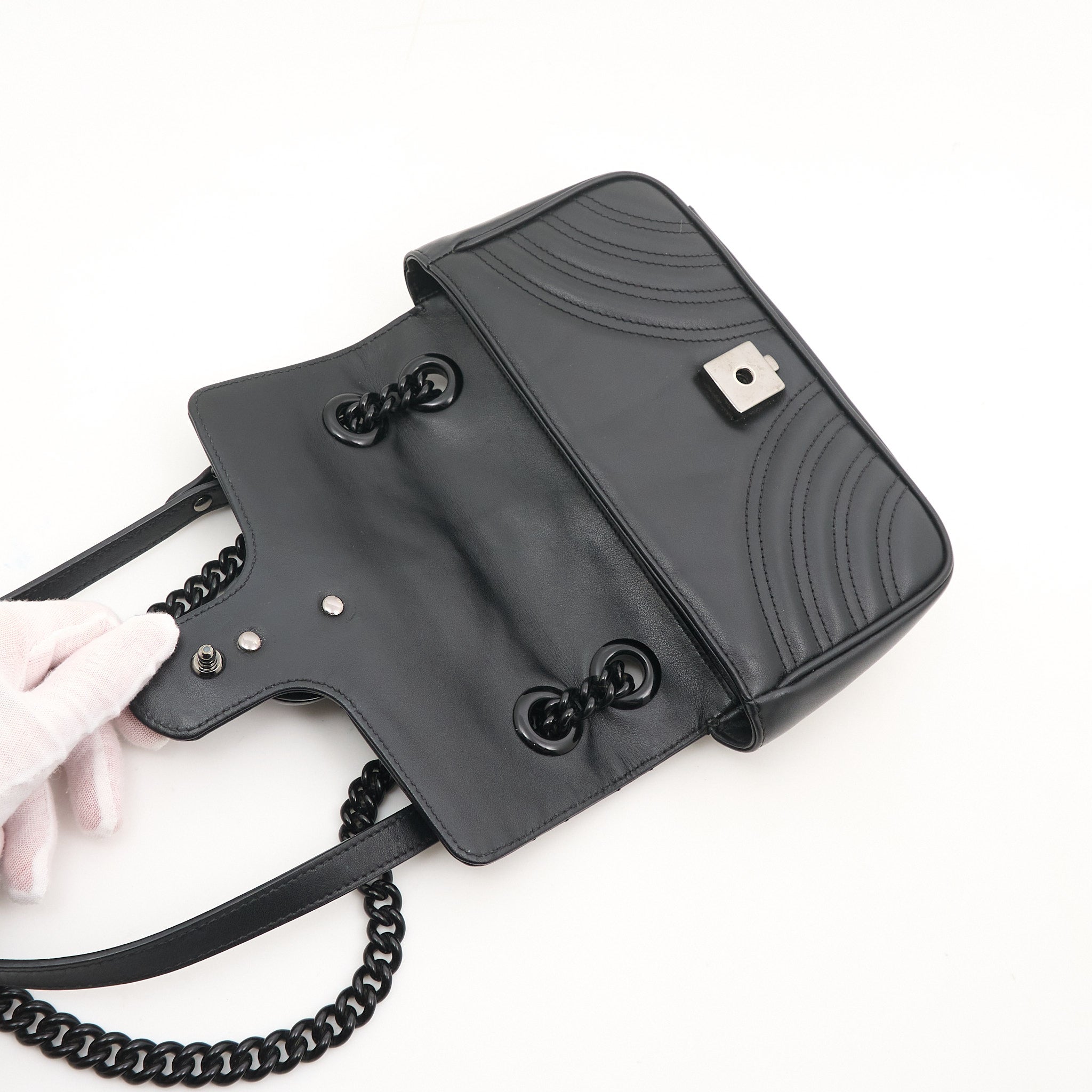 Gucci Small Marmont Flap in Black