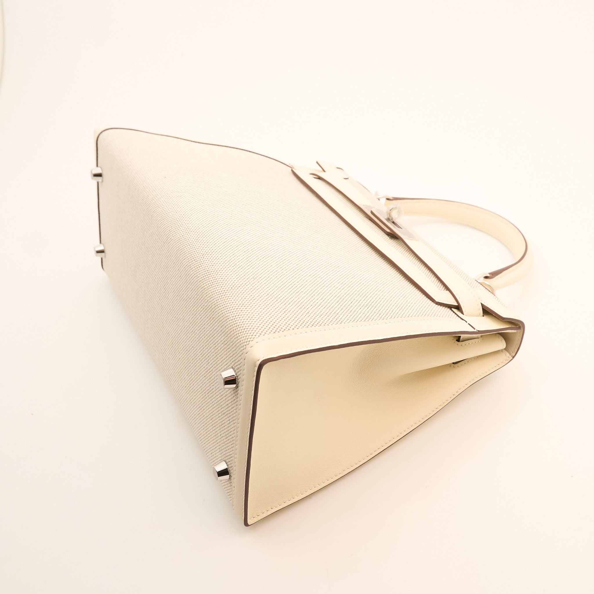 Hermès Kelly Sellier 28 Stamp Z (Year 2021) in Toile H and Veau Nata PHW