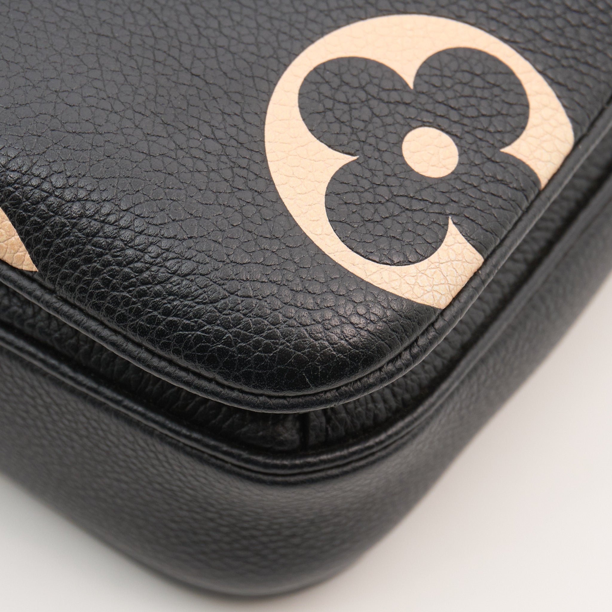 Louis Vuitton Bi-Colour Pochette Metis Black & Beige