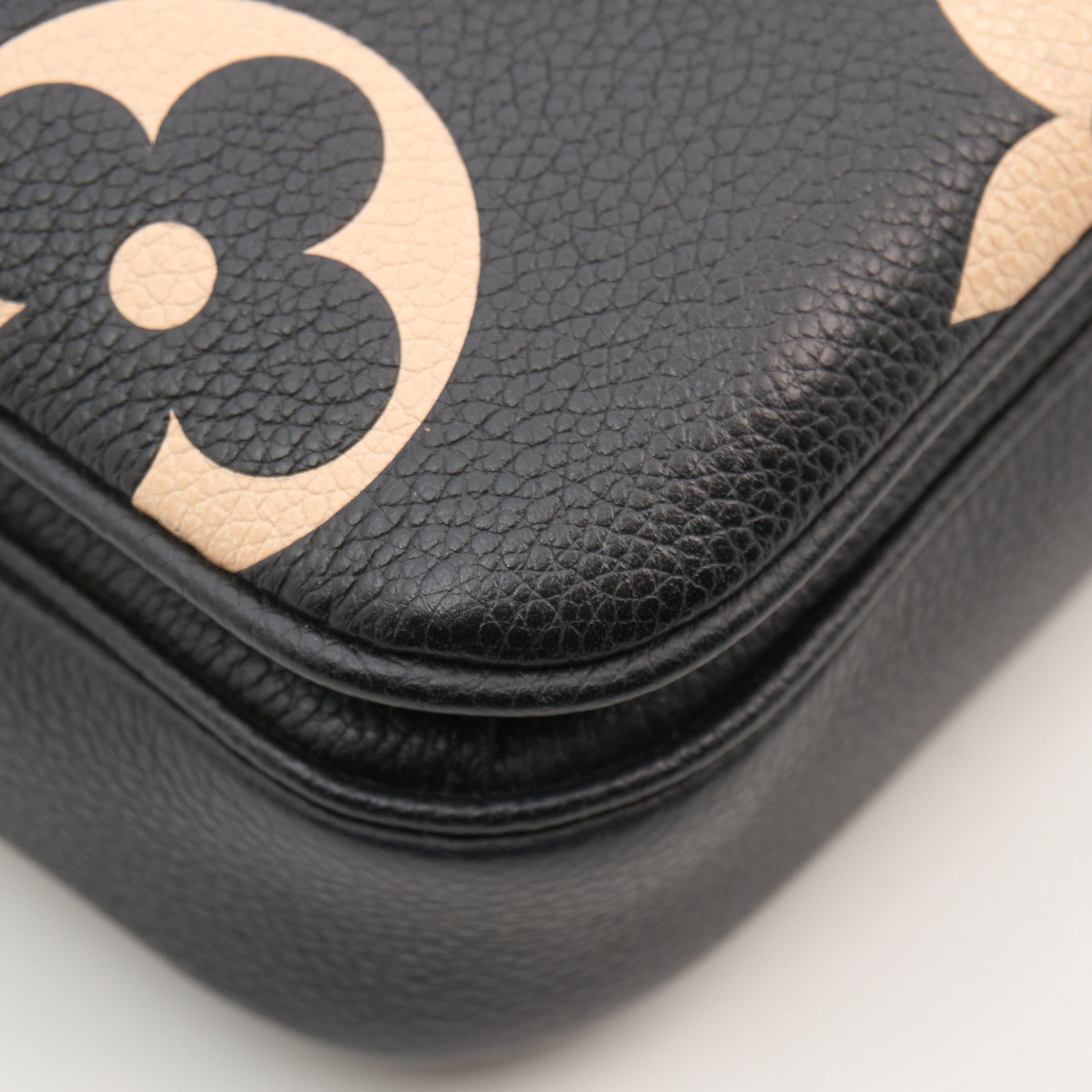 Louis Vuitton Bi-Colour Pochette Metis Black & Beige