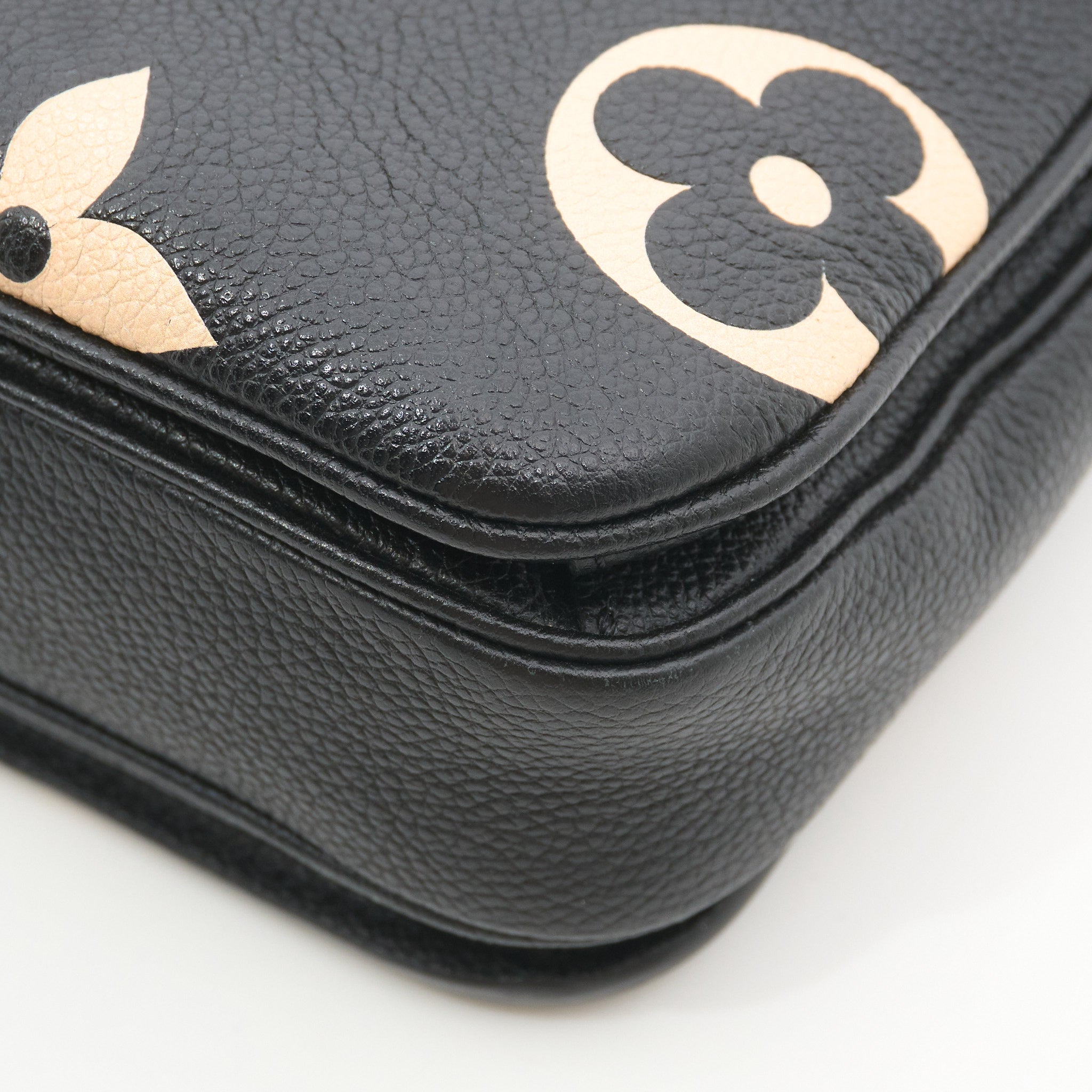 Louis Vuitton Bi-Colour Pochette Metis Black & Beige