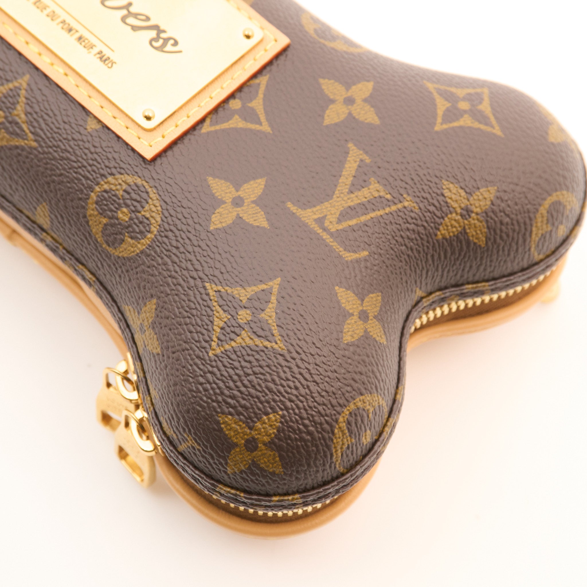 Louis Vuitton Bone Wearable Wallet