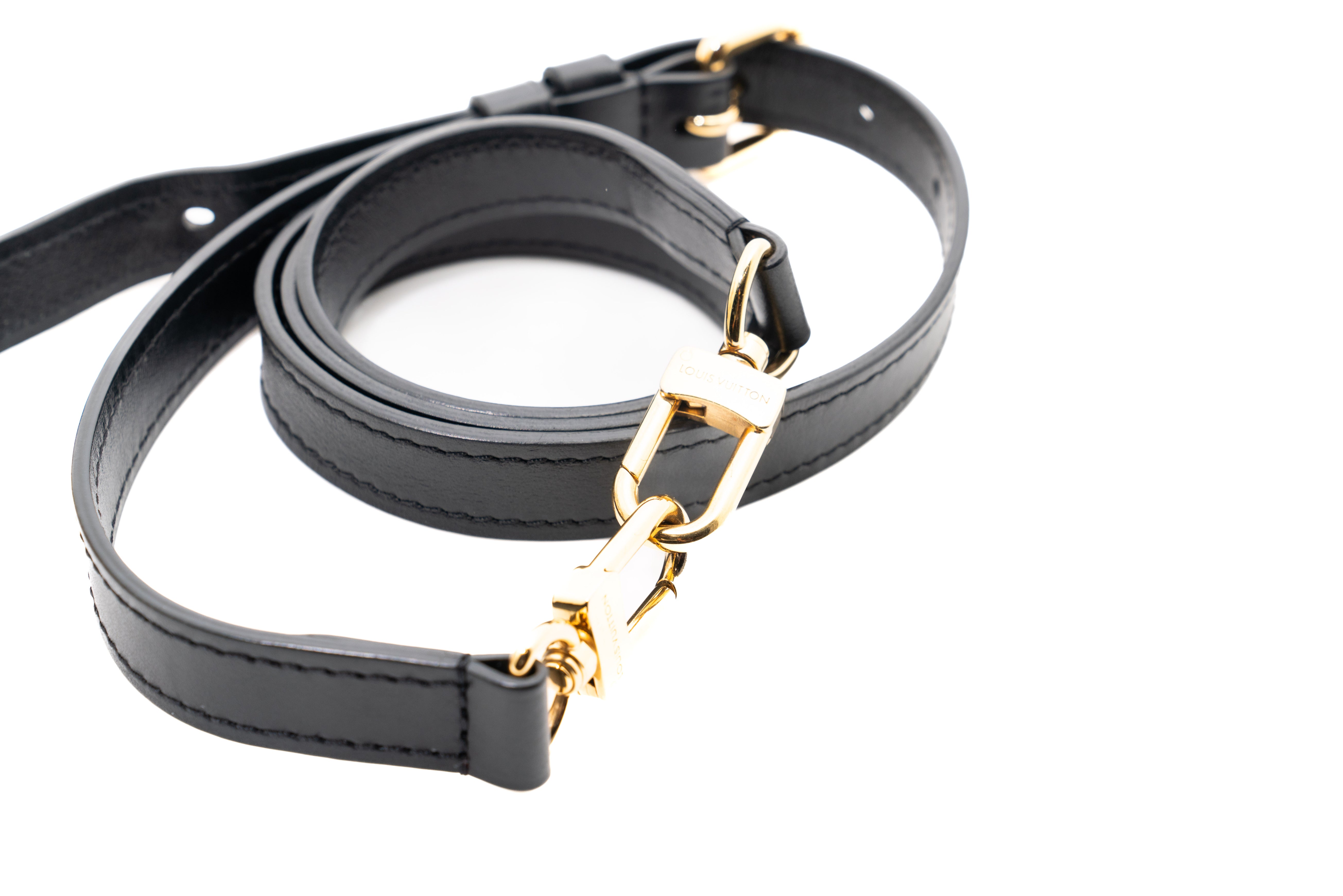 Louis Vuitton Leather Metis Pochette in Beige