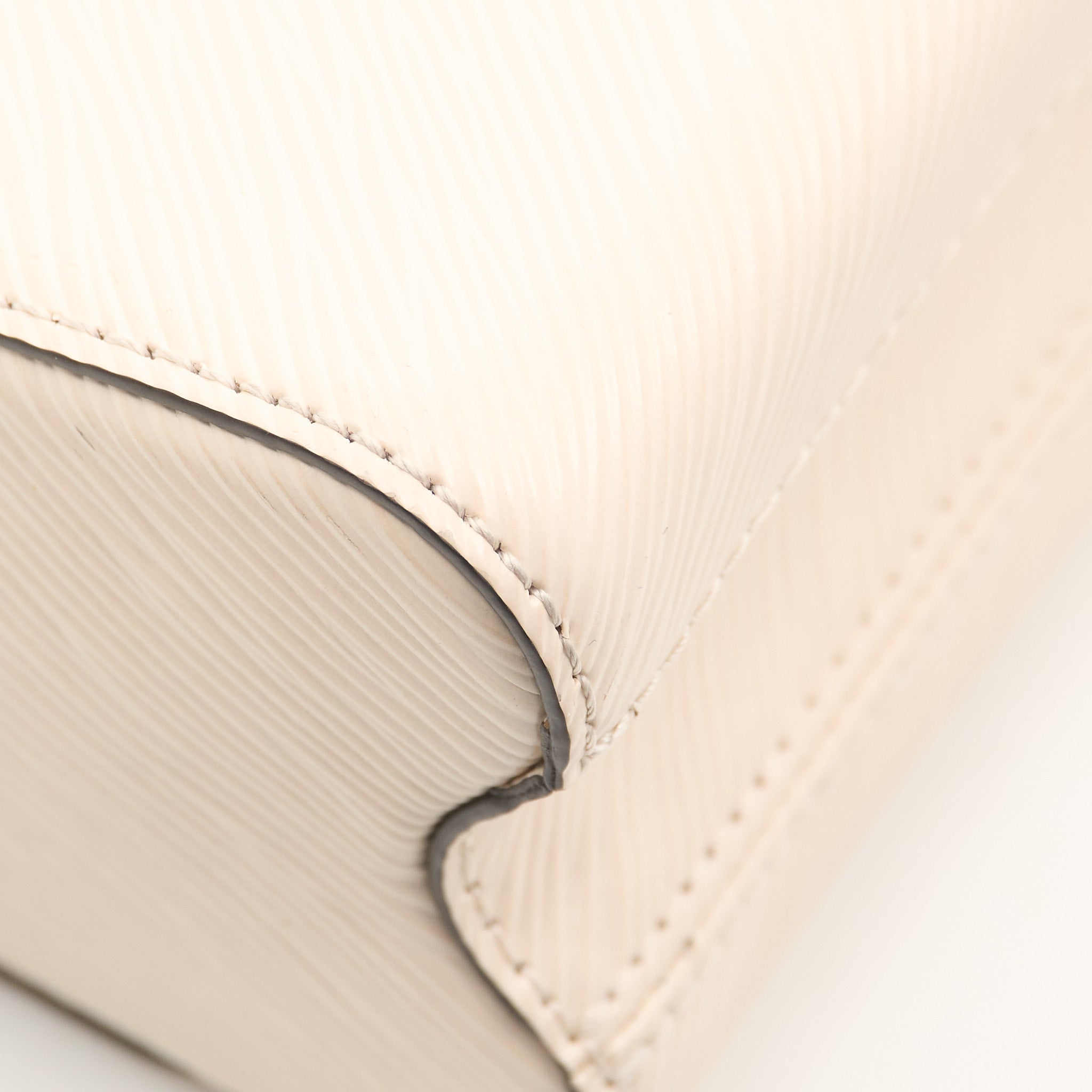 Louis Vuitton Twist MM Cream Bag