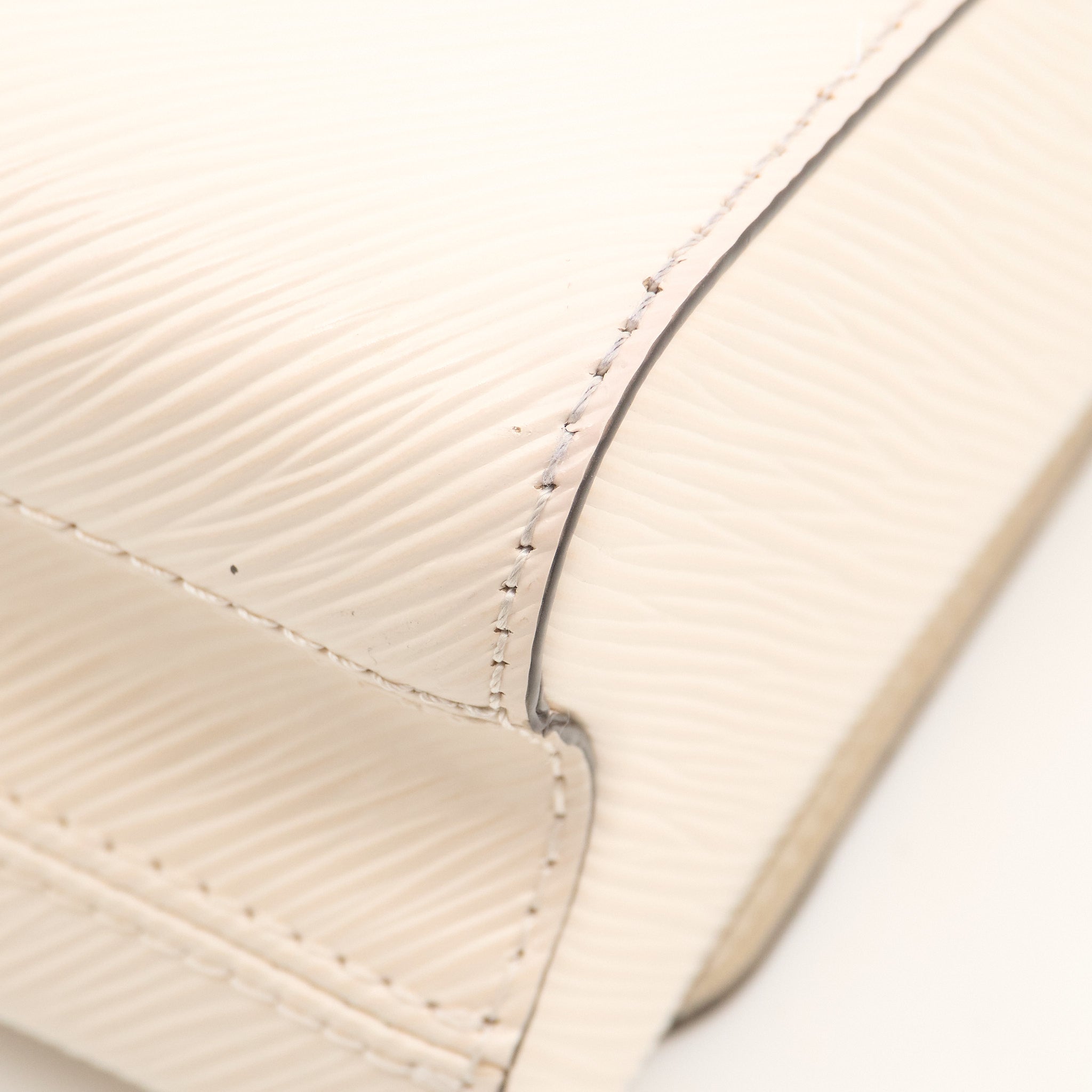 Louis Vuitton Twist MM Cream Bag