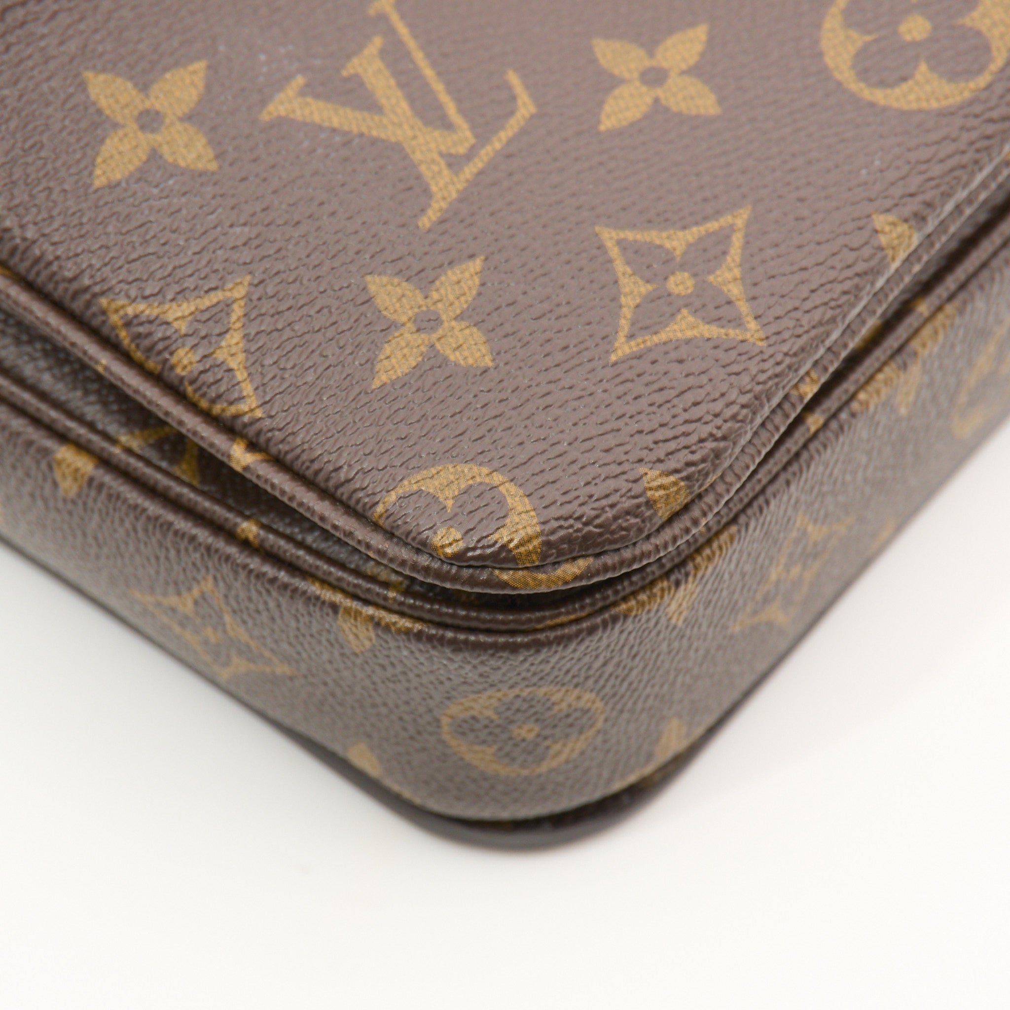 Louis Vuitton Pochette Metis Monogram Bag