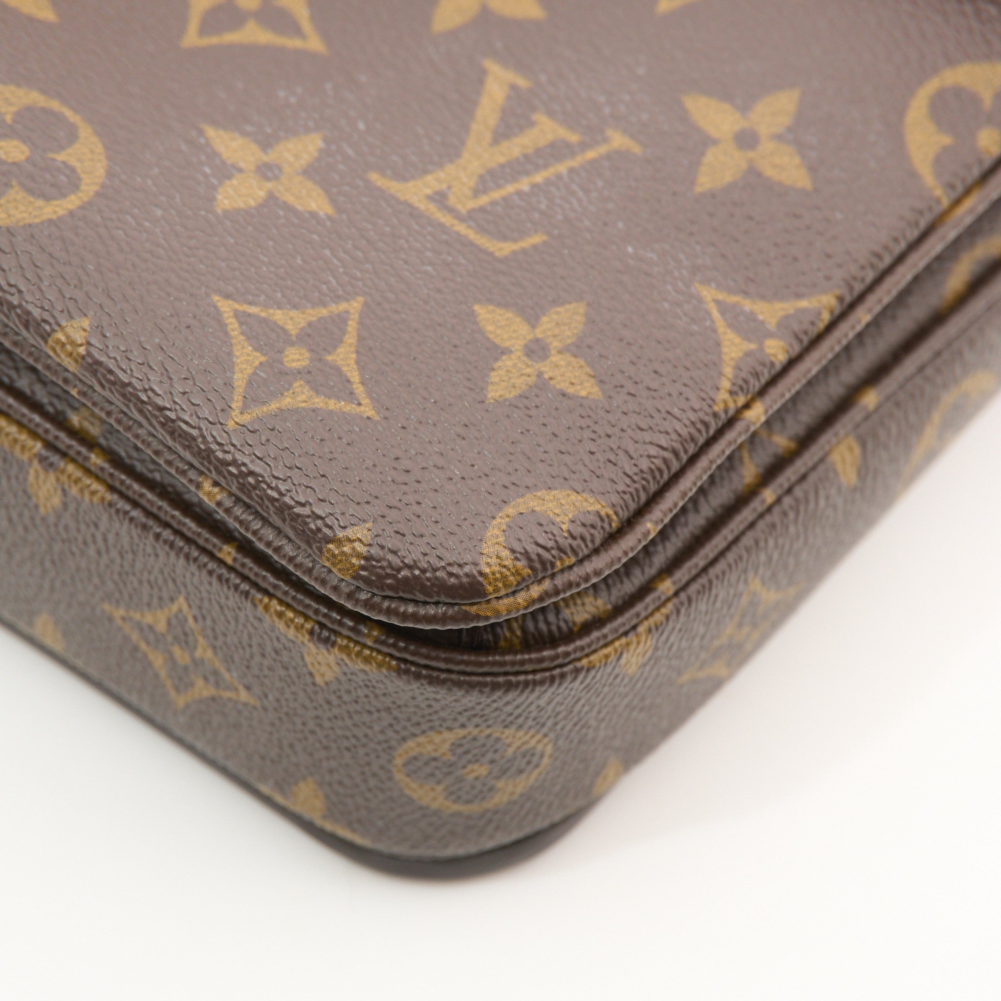 Louis Vuitton Pochette Metis Monogram Bag