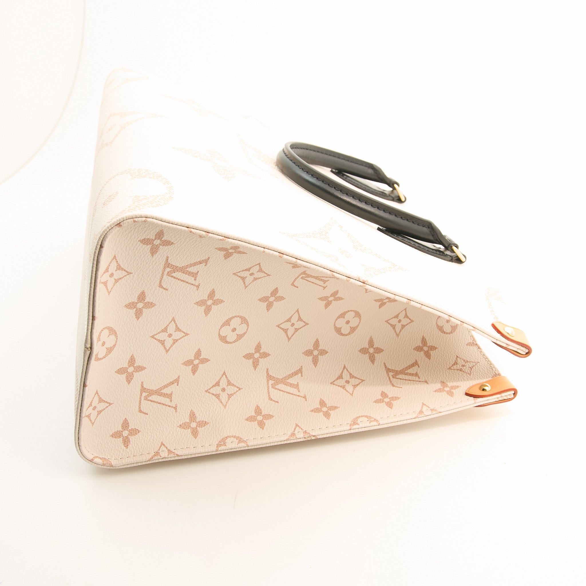 Louis Vuitton MM On the Go Bag Monogram Dune