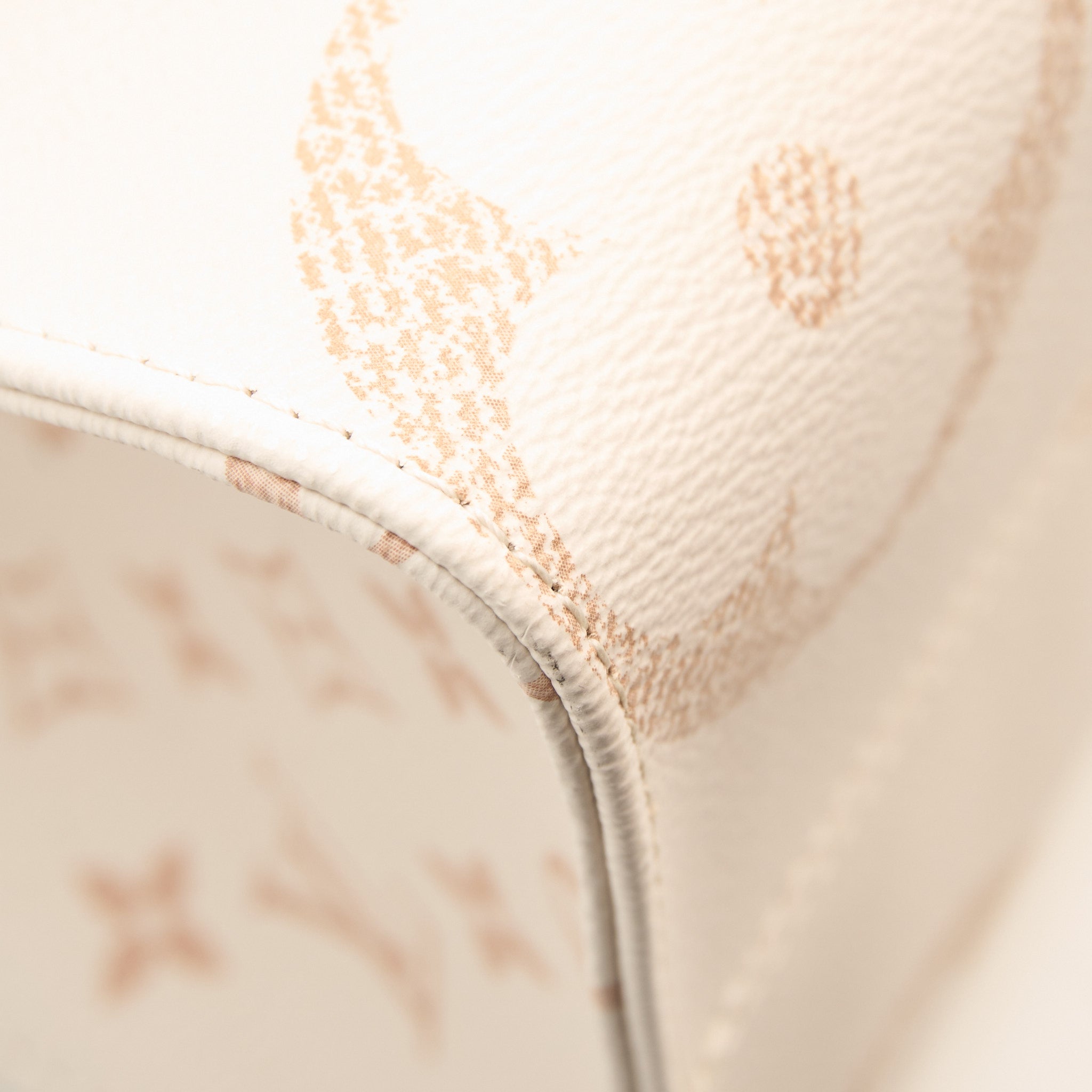 Louis Vuitton MM On the Go Bag Monogram Dune
