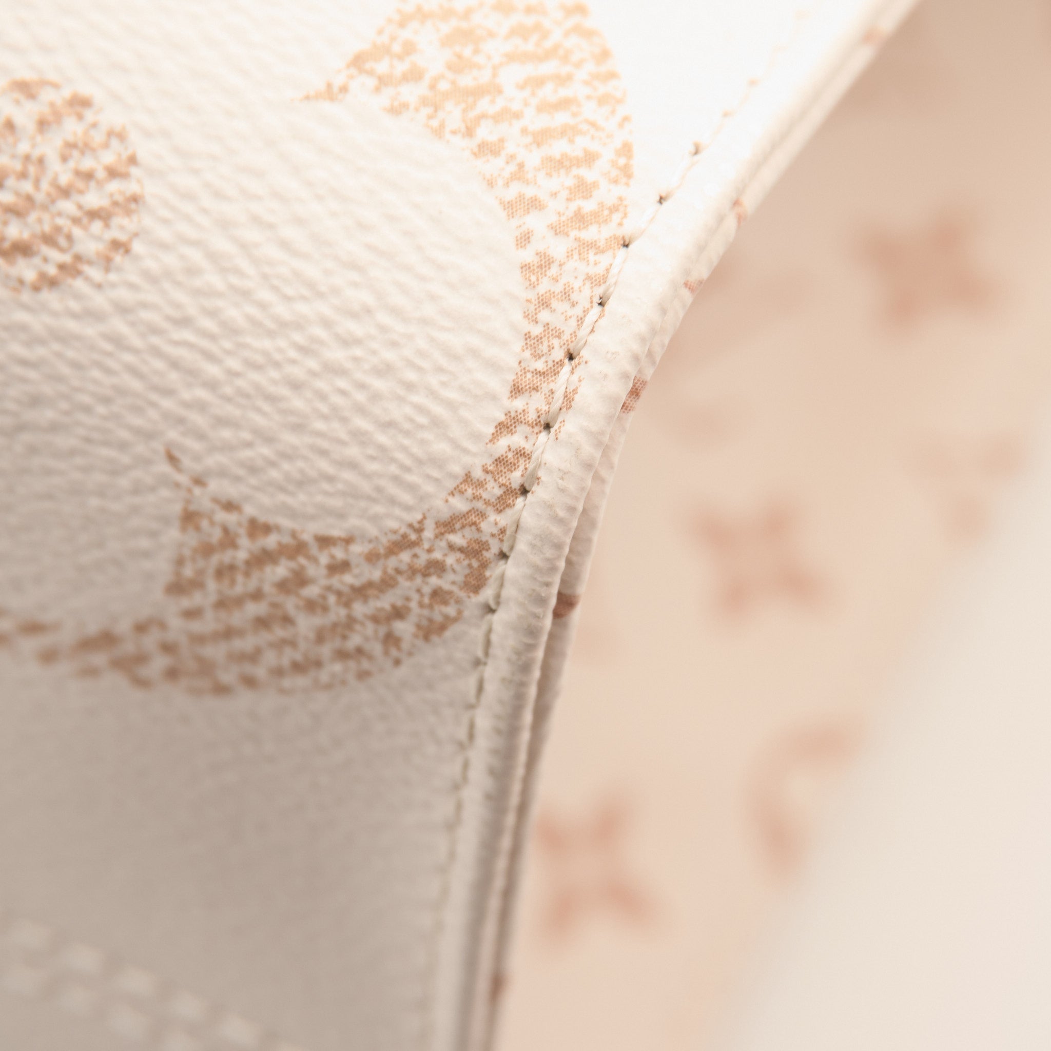 Louis Vuitton MM On the Go Bag Monogram Dune