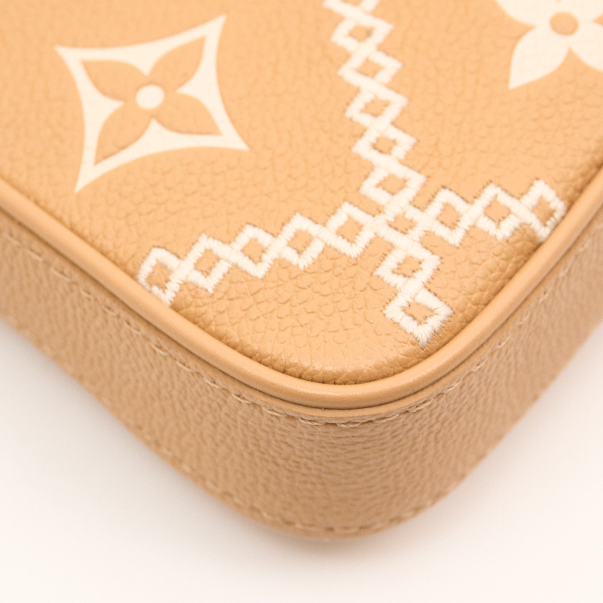 Louis Vuitton Arizona Cream Empriente Broderies Easy Pouch On Strap