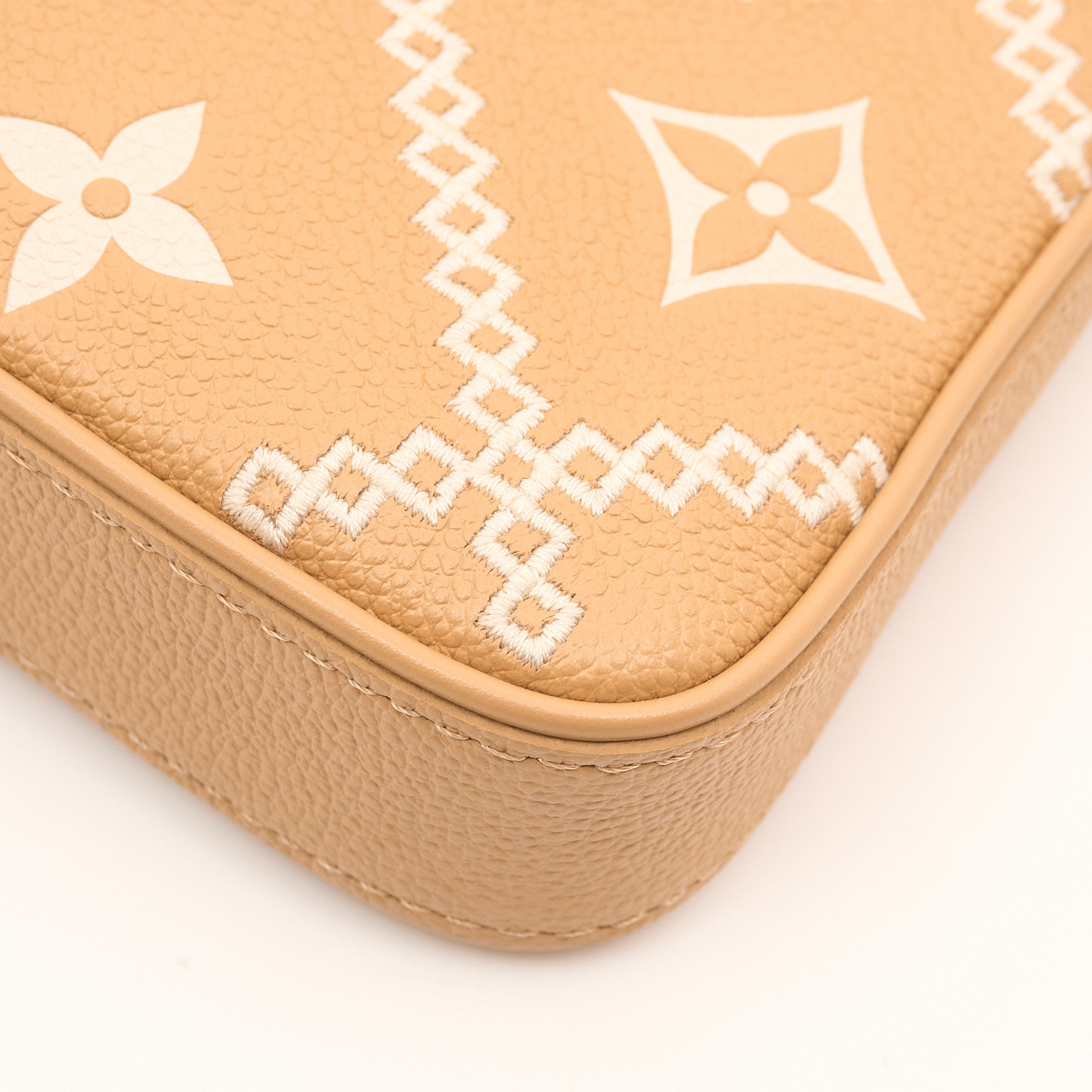 Louis Vuitton Arizona Cream Empriente Broderies Easy Pouch On Strap
