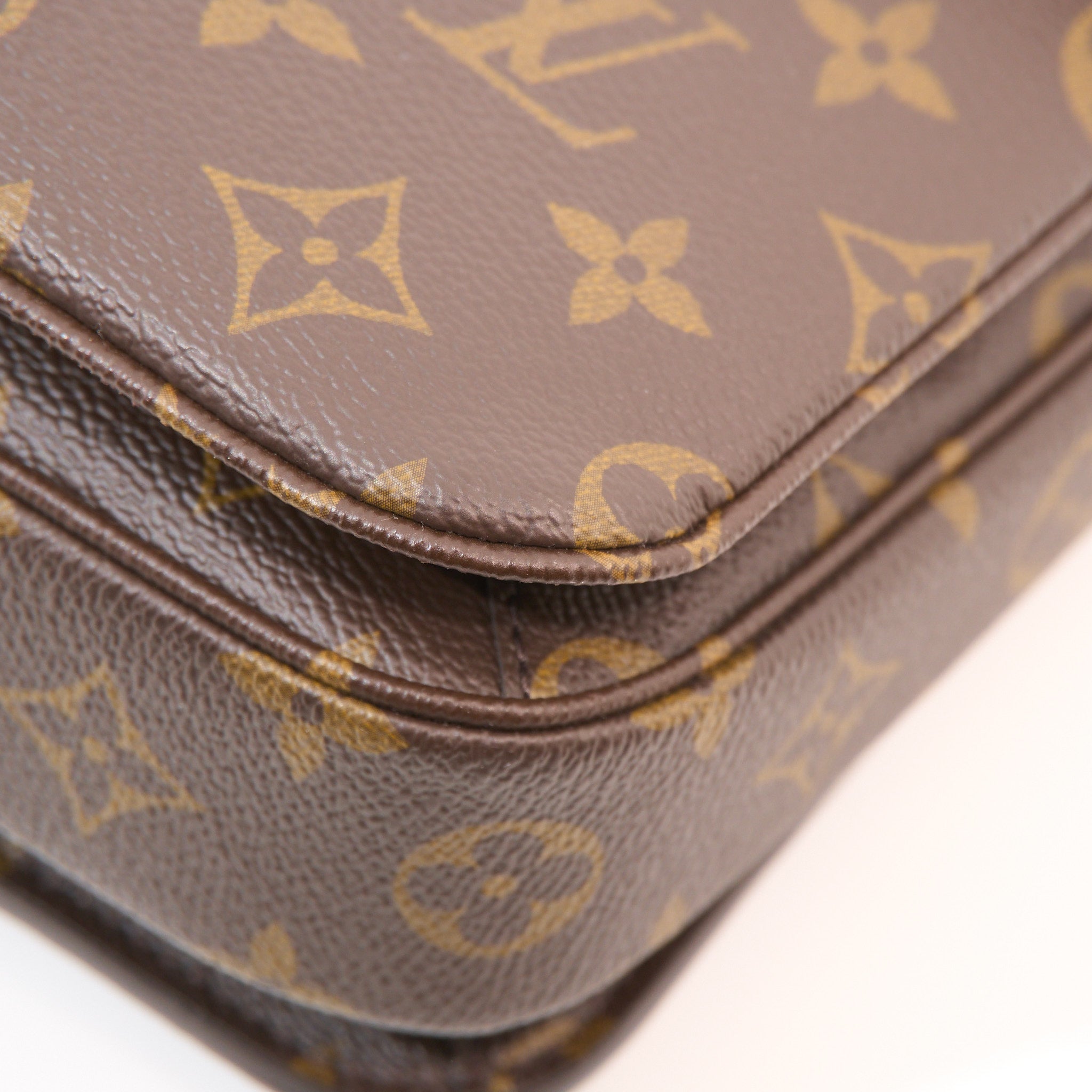 Louis Vuitton Pochette Metis Monogram Bag