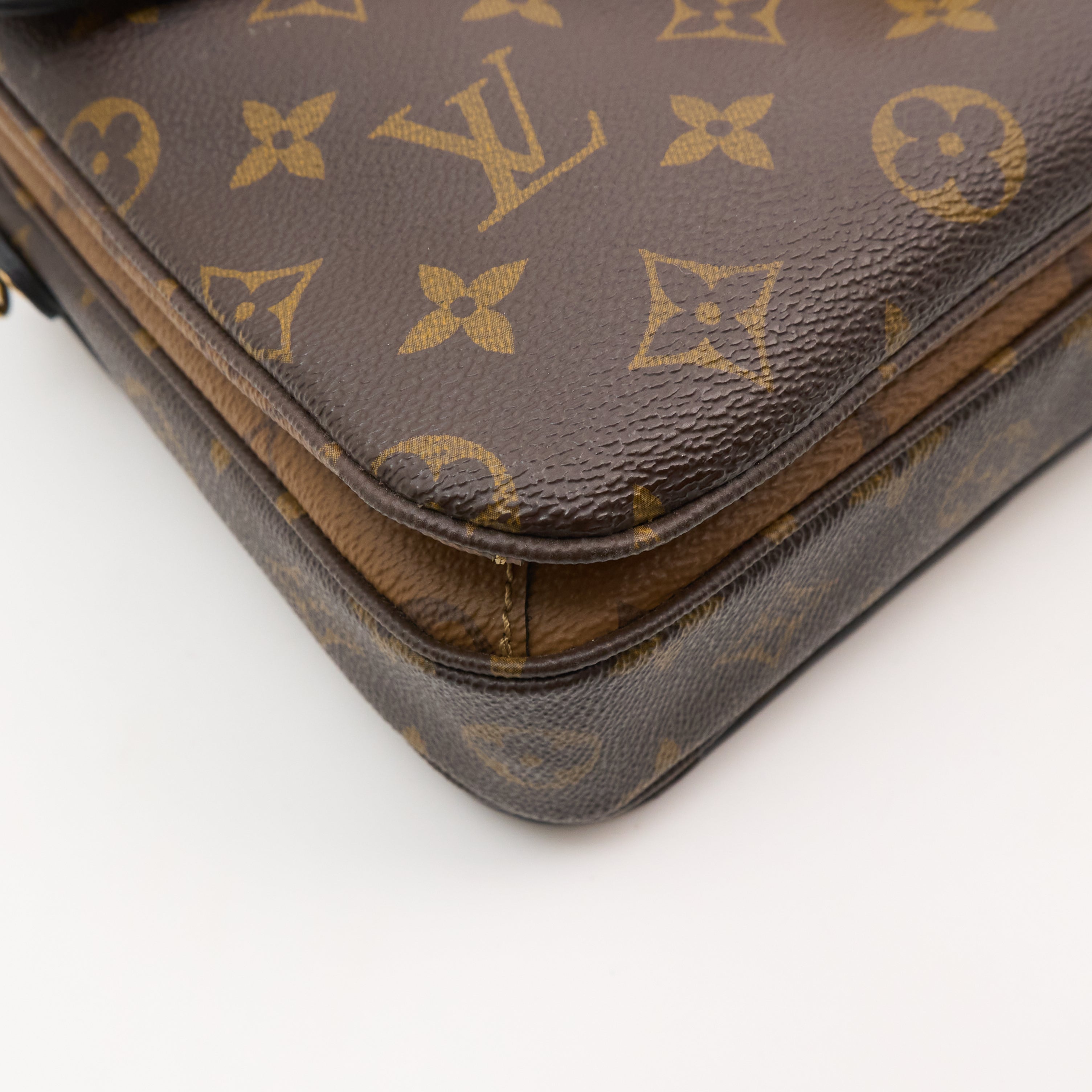 Louis Vuitton Pochette Metis Monogram Reverse