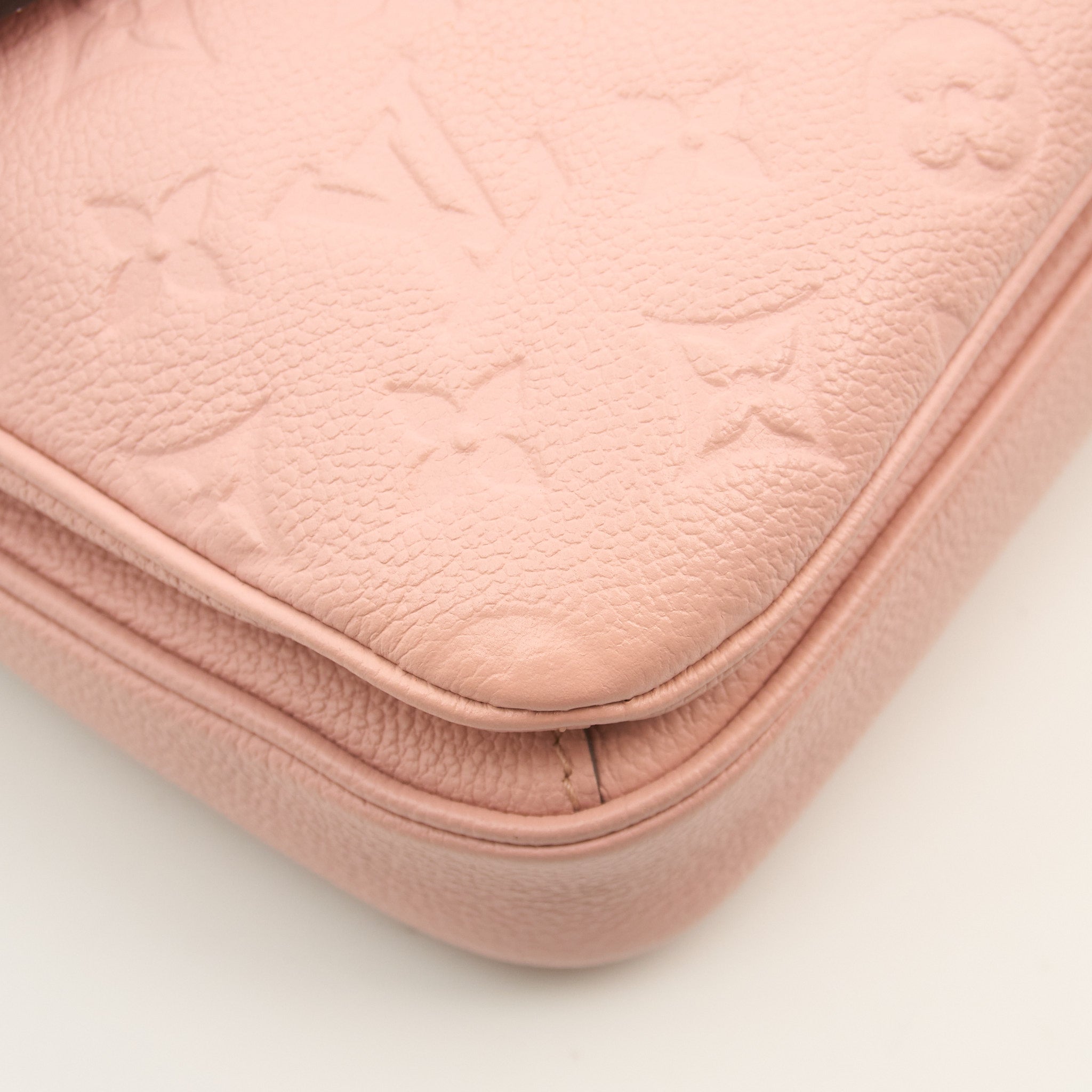 Louis Vuitton Pochette Metis Rose Poudre Empriente Leather