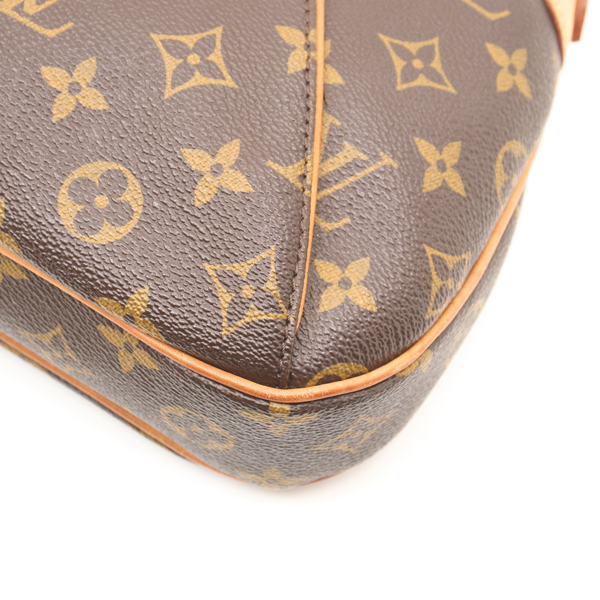 Louis Vuitton Thames PM Monogram Shoulder bag