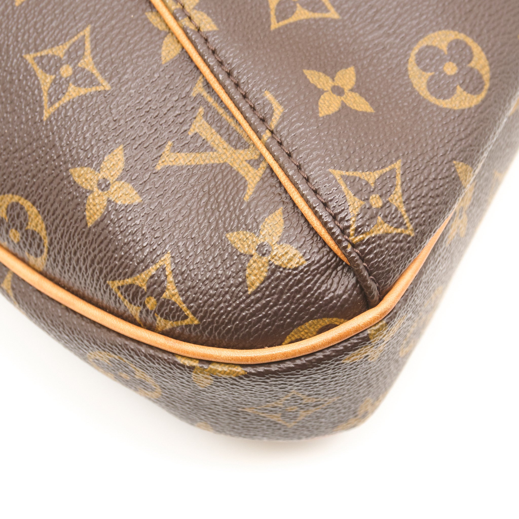 Louis Vuitton Thames PM Monogram Shoulder bag