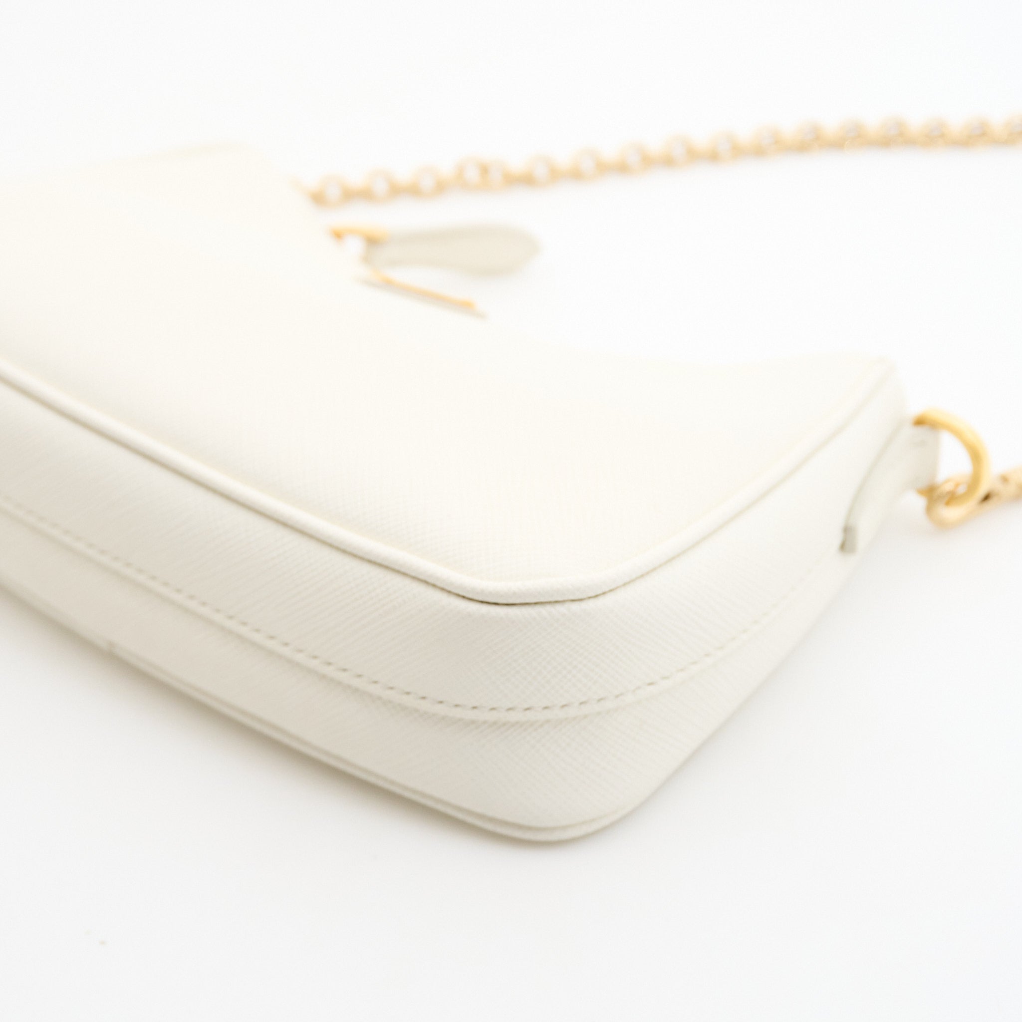 Prada Re-Edition 2005 Shoulder Bag Saffiano White
