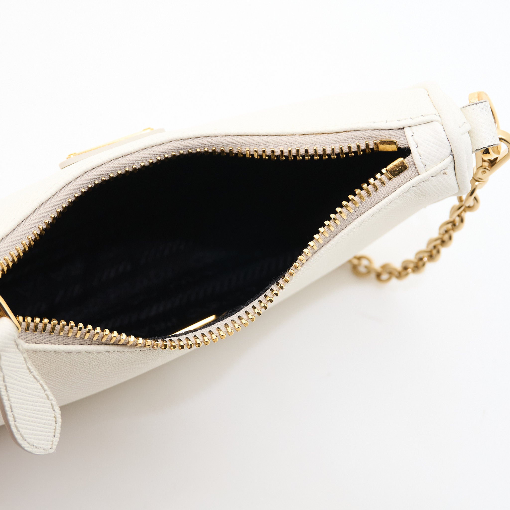 Prada Re-Edition 2005 Shoulder Bag Saffiano White