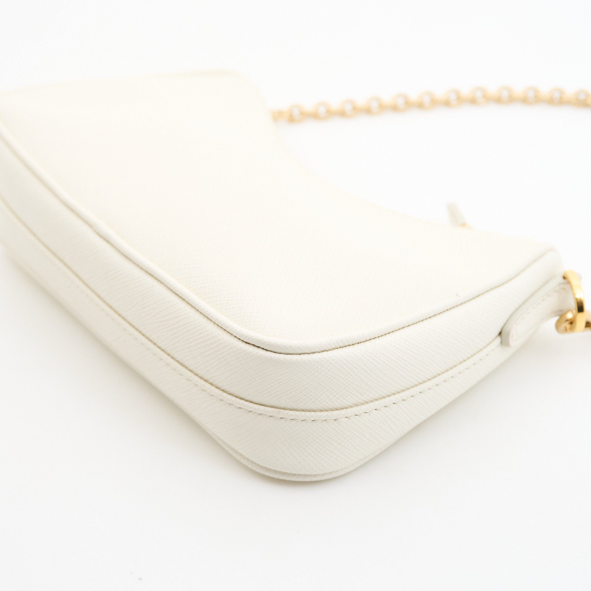 Prada Re-Edition 2005 Shoulder Bag Saffiano White
