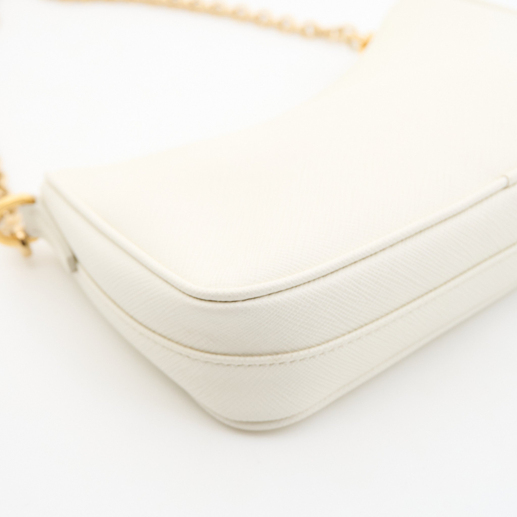 Prada Re-Edition 2005 Shoulder Bag Saffiano White