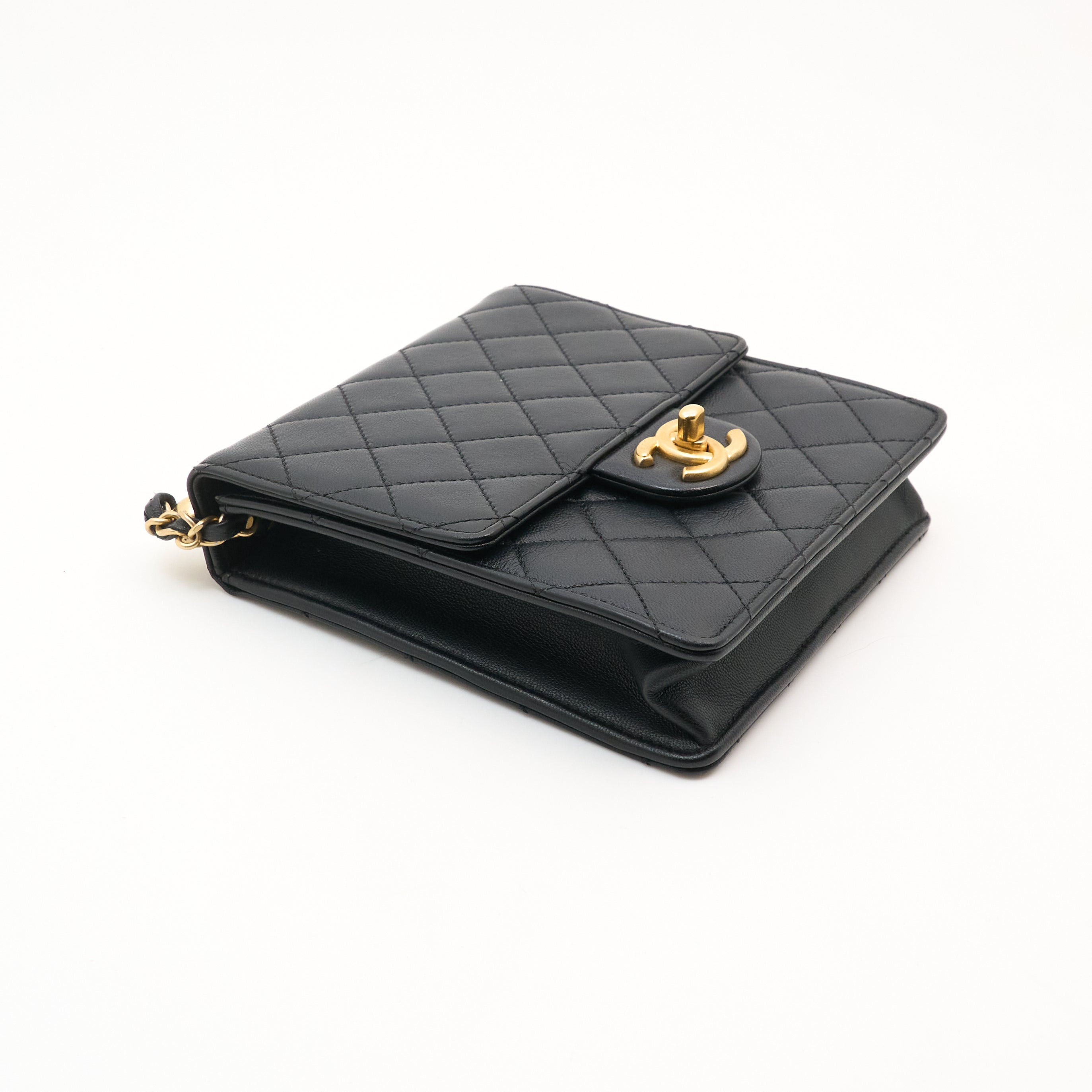 Chanel Pearls Quilted Flap Crossbody Bag