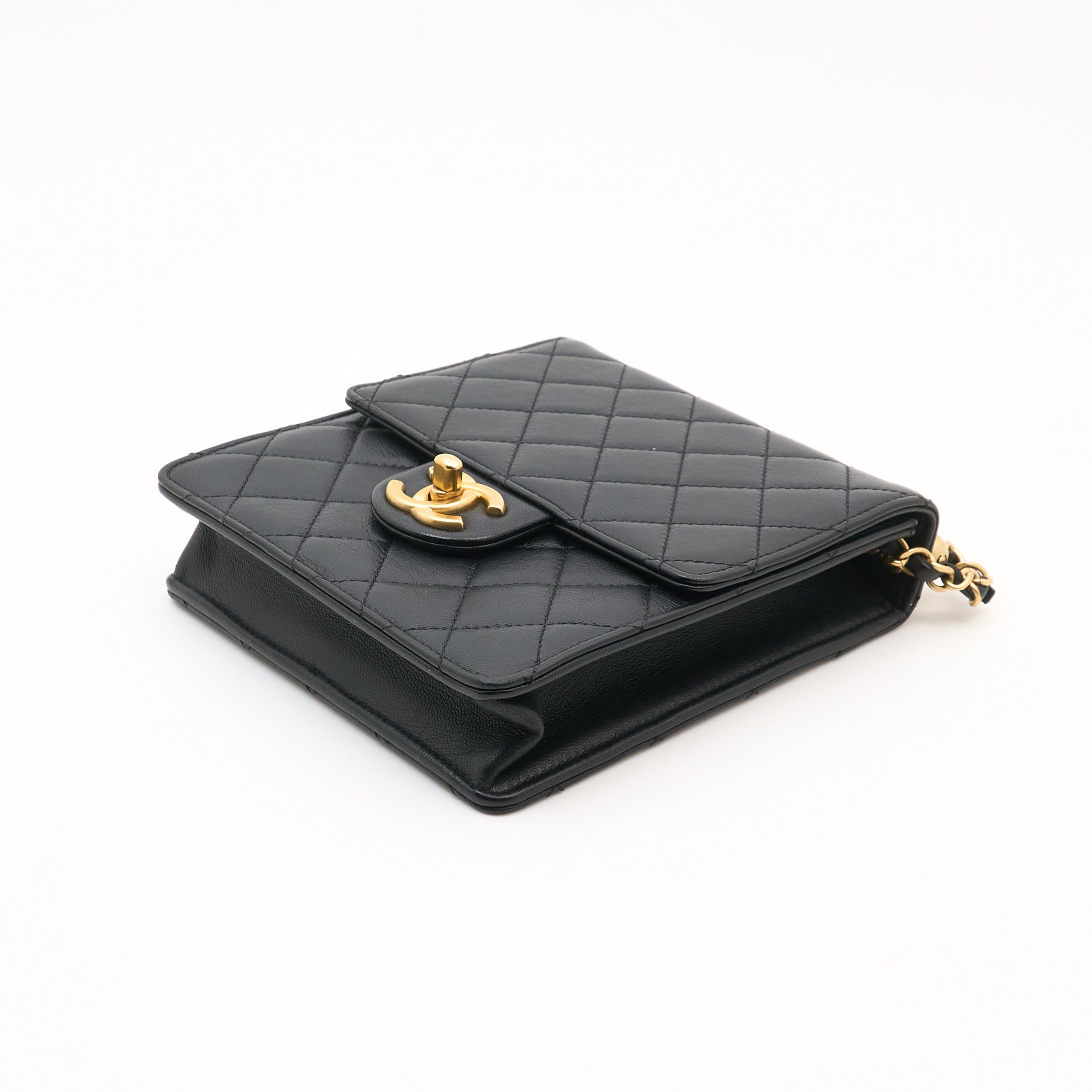 Chanel Pearls Quilted Flap Crossbody Bag