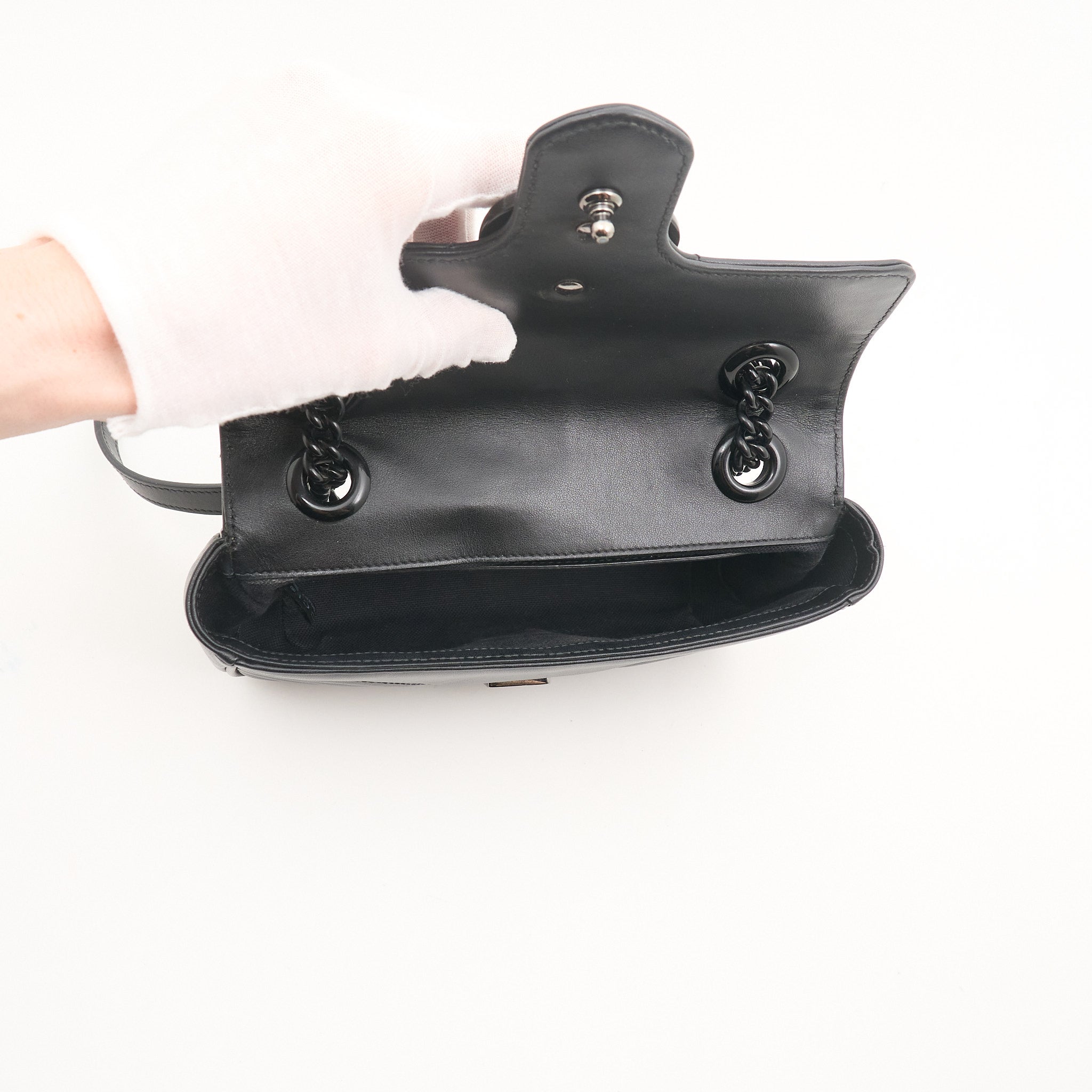 Gucci Small Marmont Flap in Black