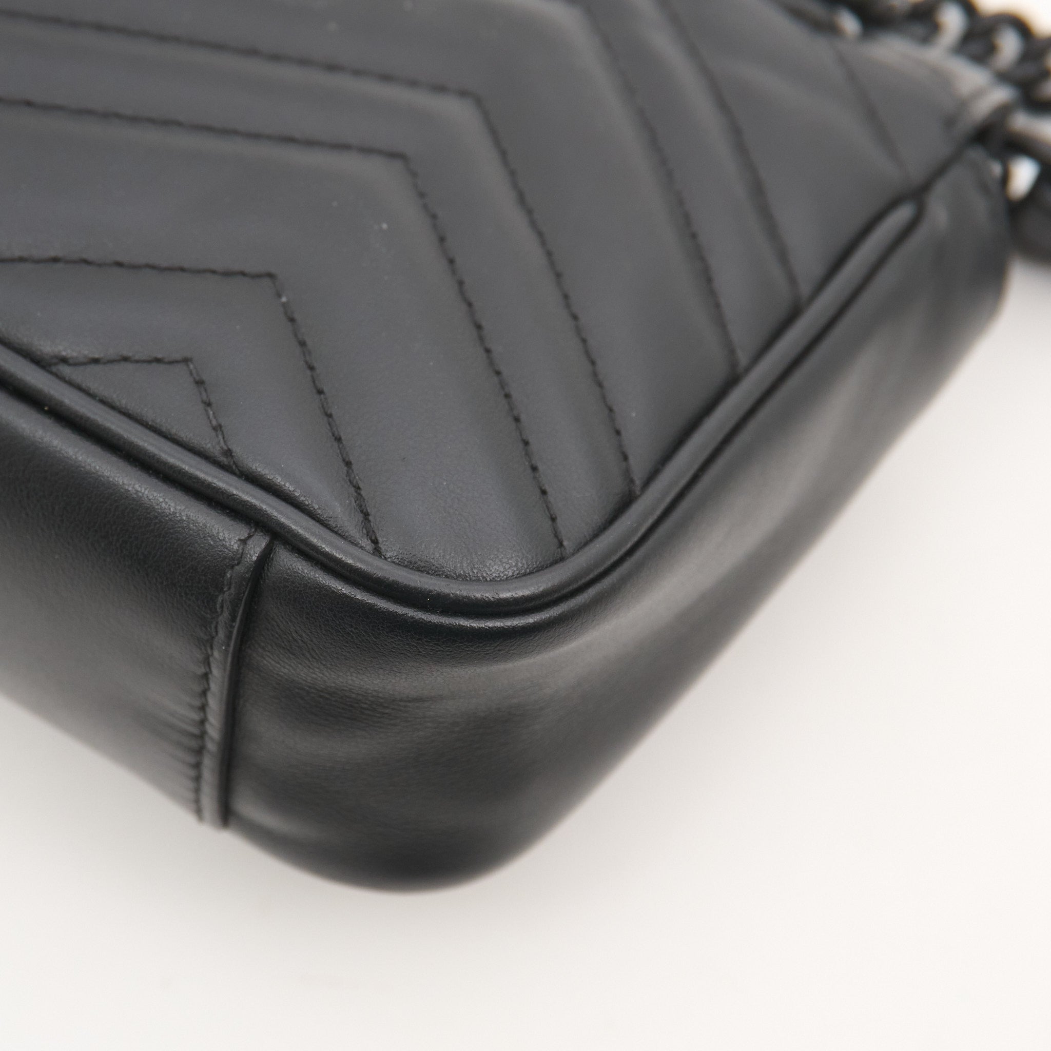 Gucci Small Marmont Flap in Black