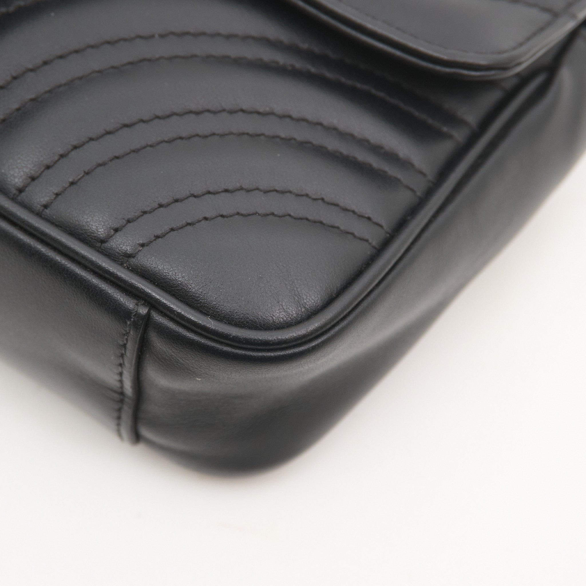 Gucci Small Marmont Flap in Black