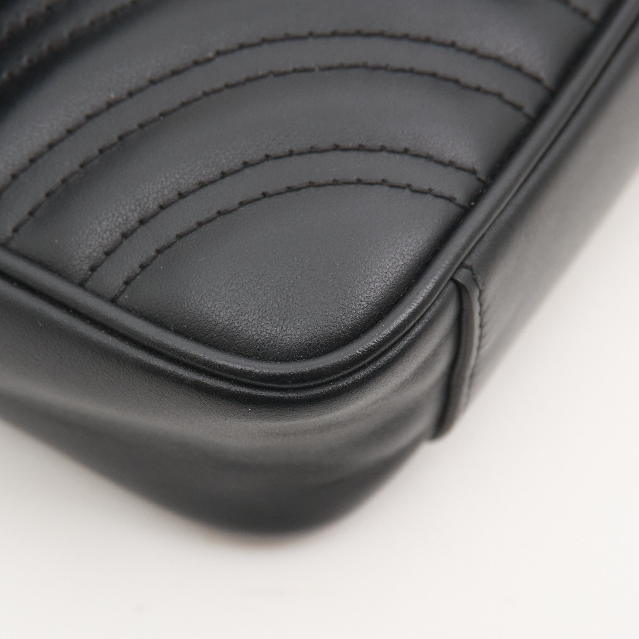 Gucci Small Marmont Flap in Black