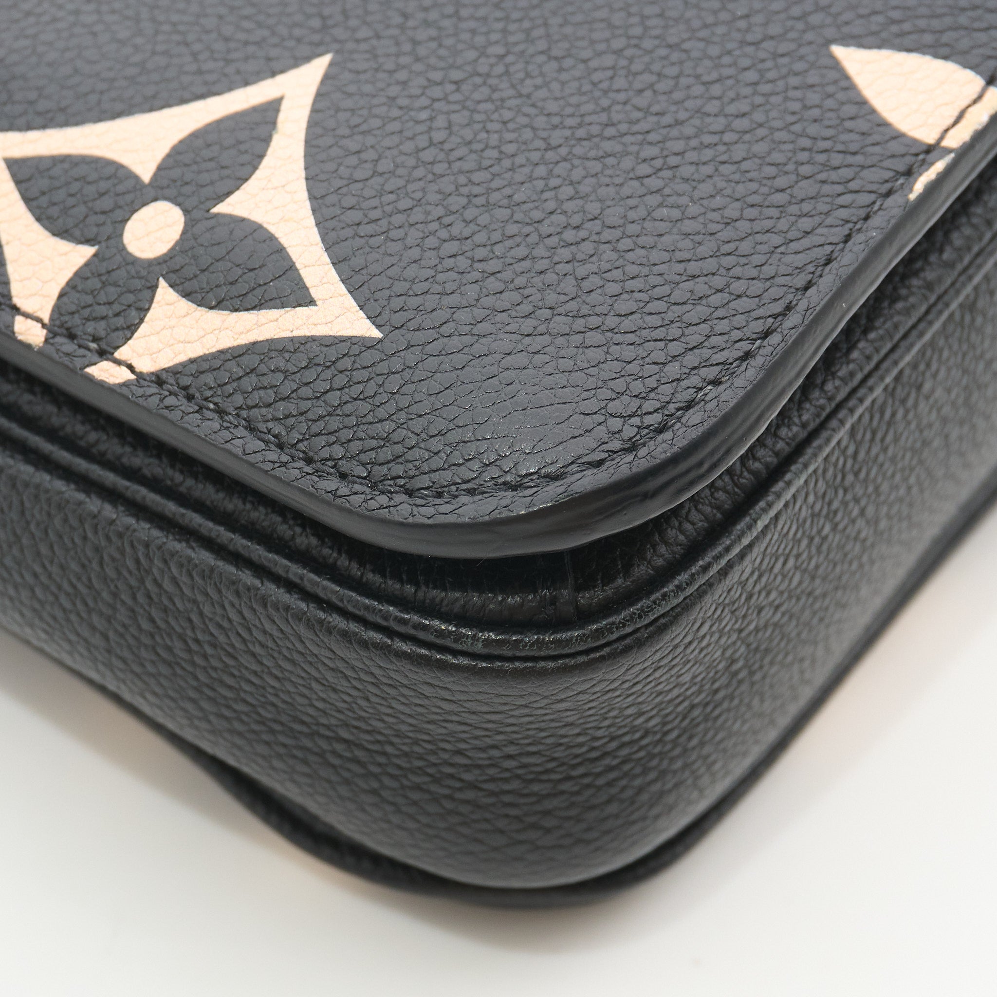 Louis Vuitton Bi-Colour Pochette Metis Black & Beige