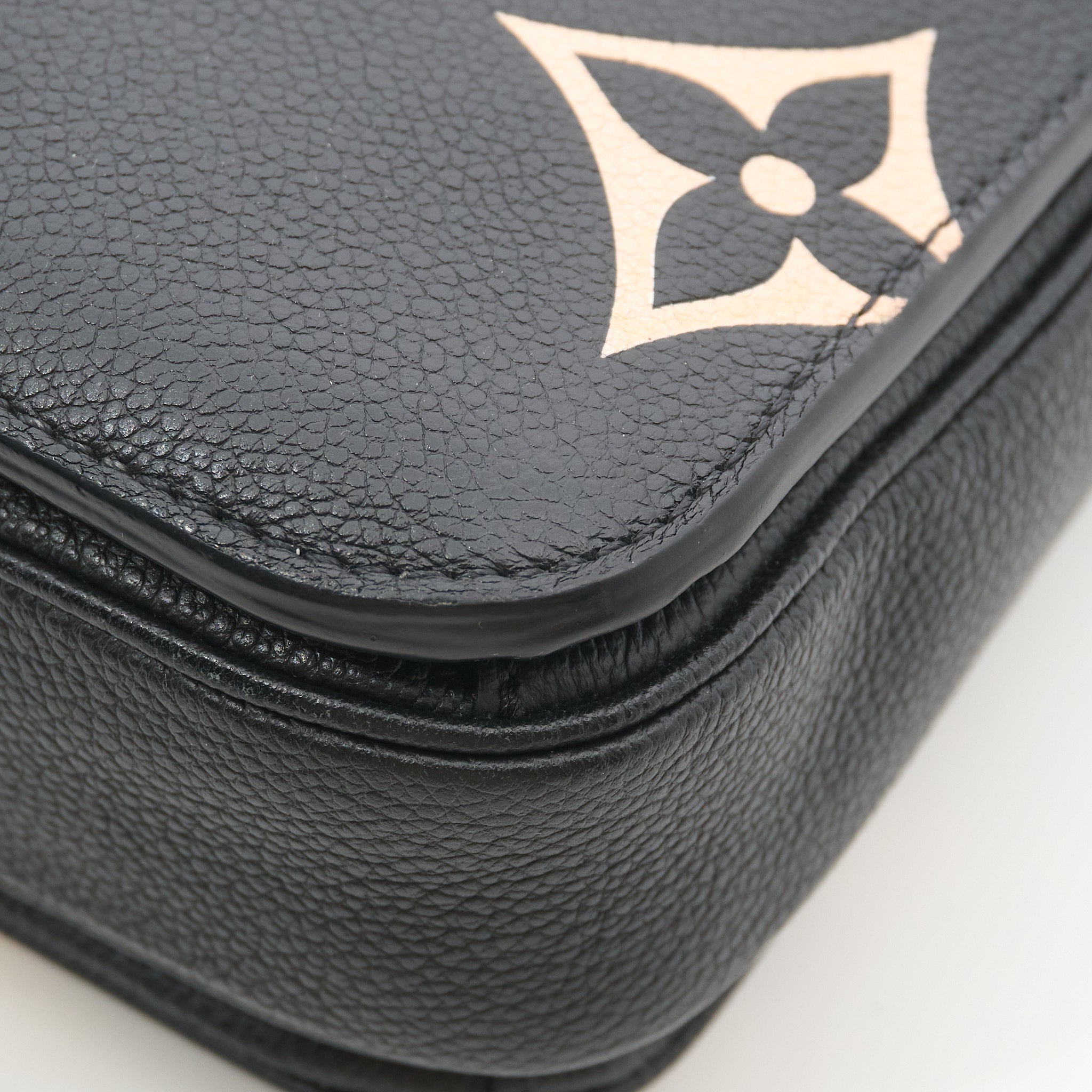 Louis Vuitton Bi-Colour Pochette Metis Black & Beige