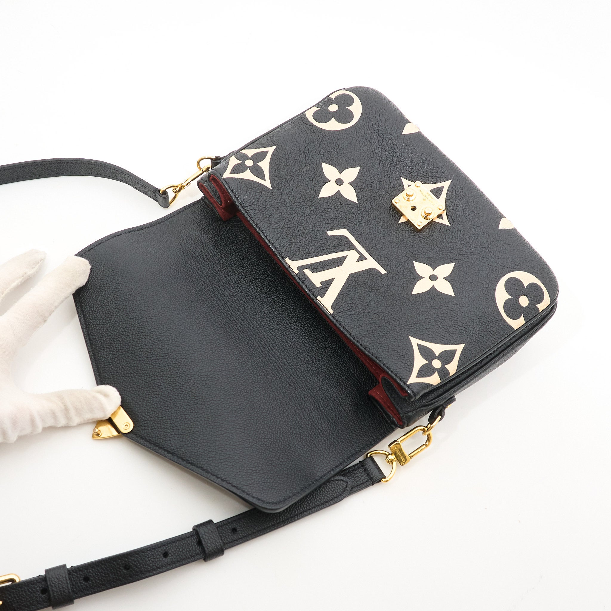 Louis Vuitton Bi-Colour Pochette Metis Black & Beige