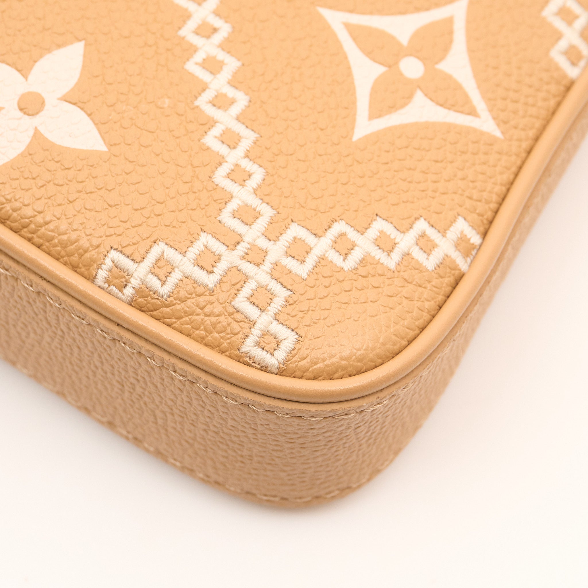 Louis Vuitton Arizona Cream Empriente Broderies Easy Pouch On Strap