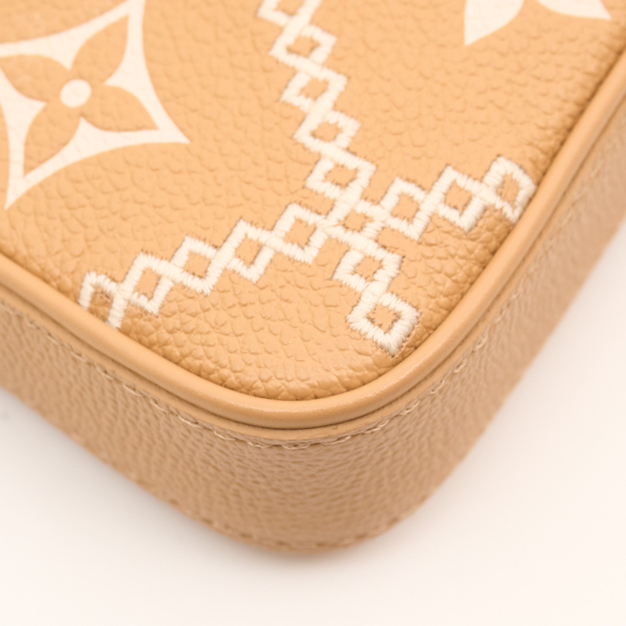 Louis Vuitton Arizona Cream Empriente Broderies Easy Pouch On Strap
