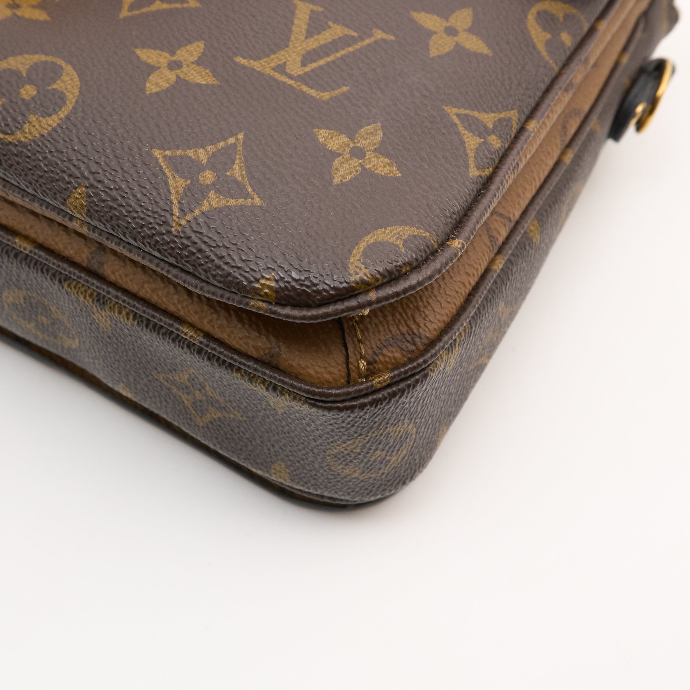Louis Vuitton Pochette Metis Monogram Reverse