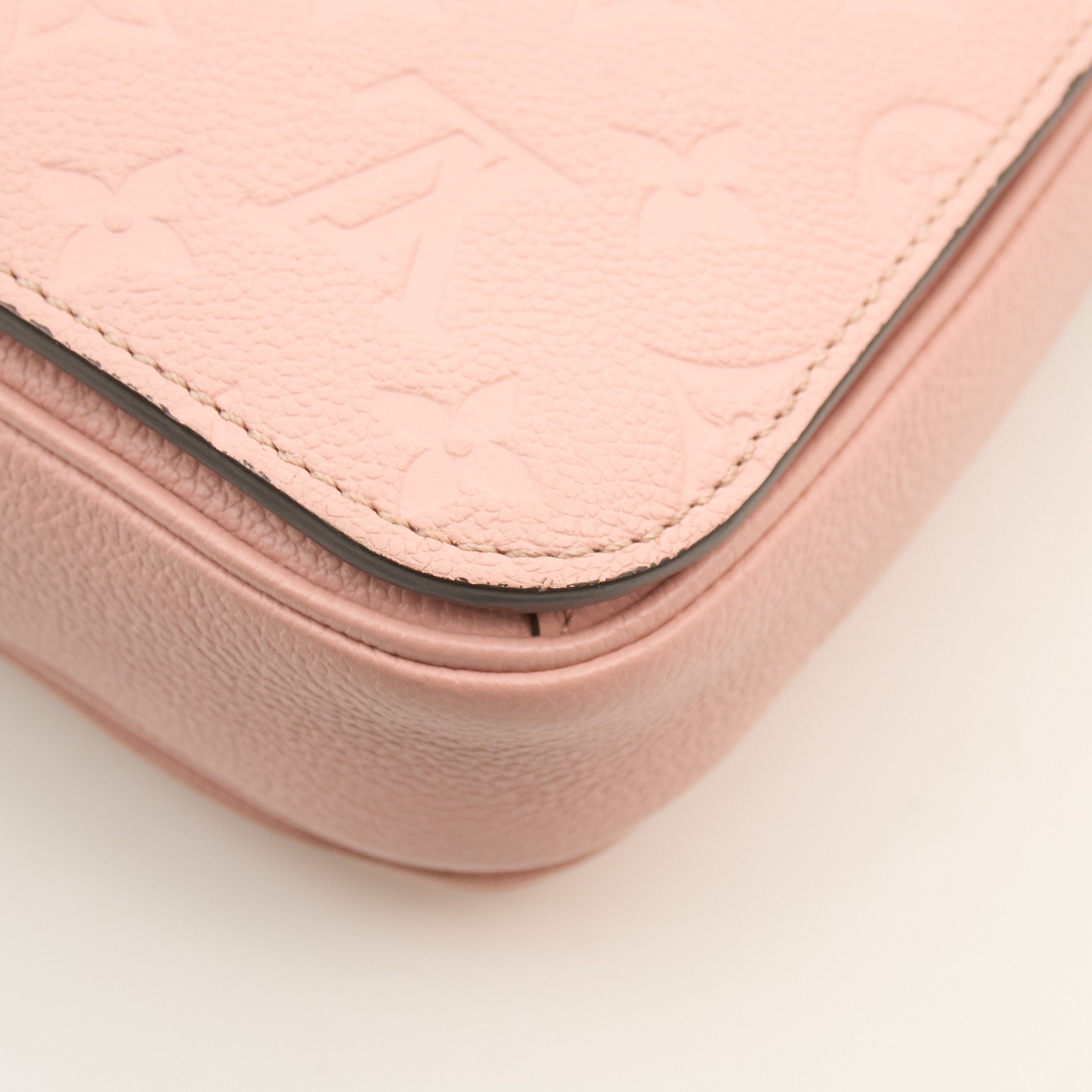Louis Vuitton Pochette Metis Rose Poudre Empriente Leather